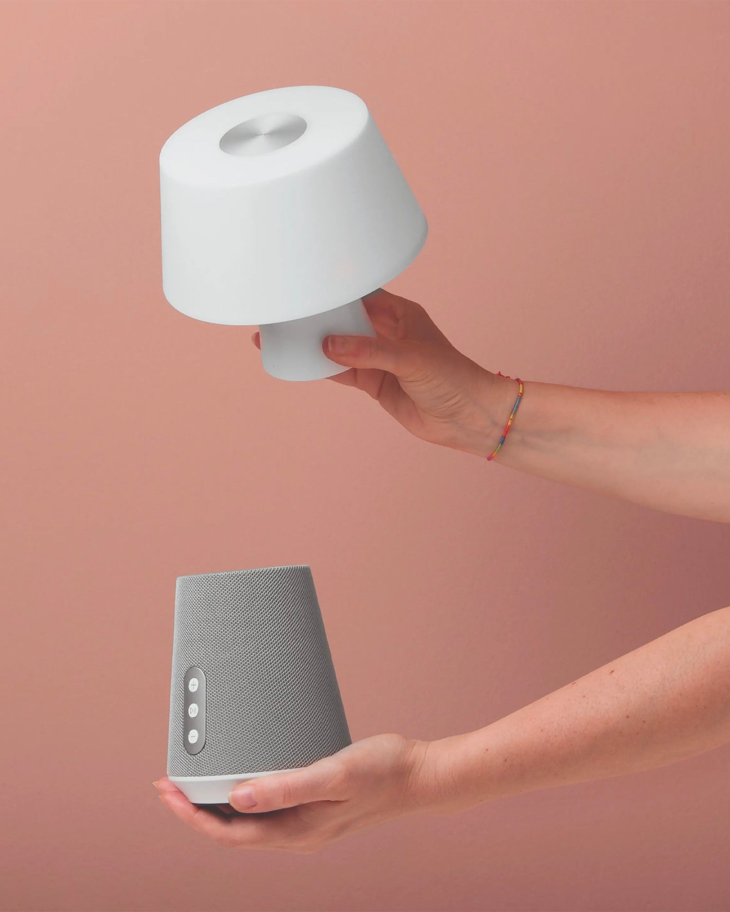 Lampada portatile LED con speaker bluetooth Decibel