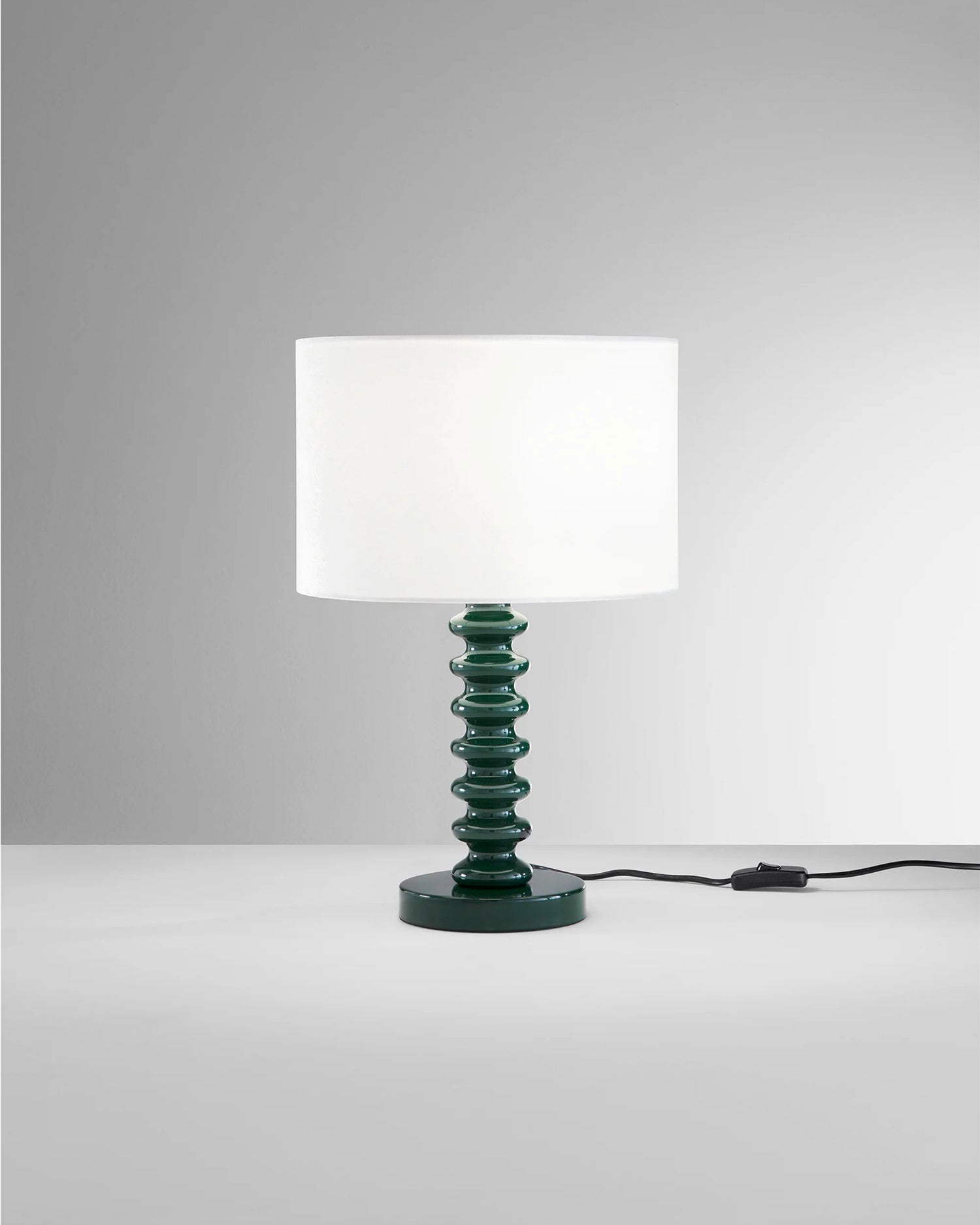 Lampada da tavolo in in velluto con base in metallo Sultan