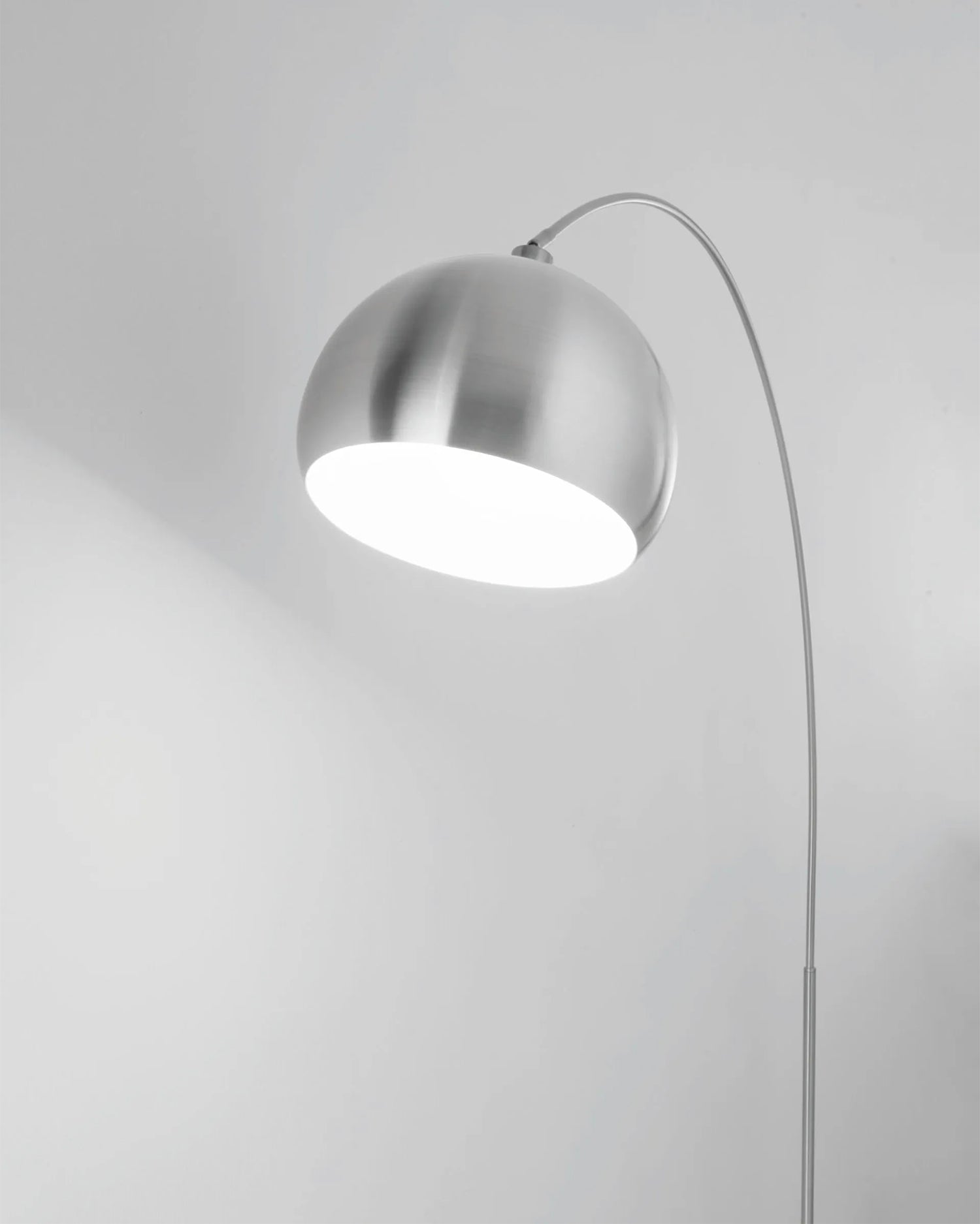 Lampada da terra ad arco con base in marmo Plaza