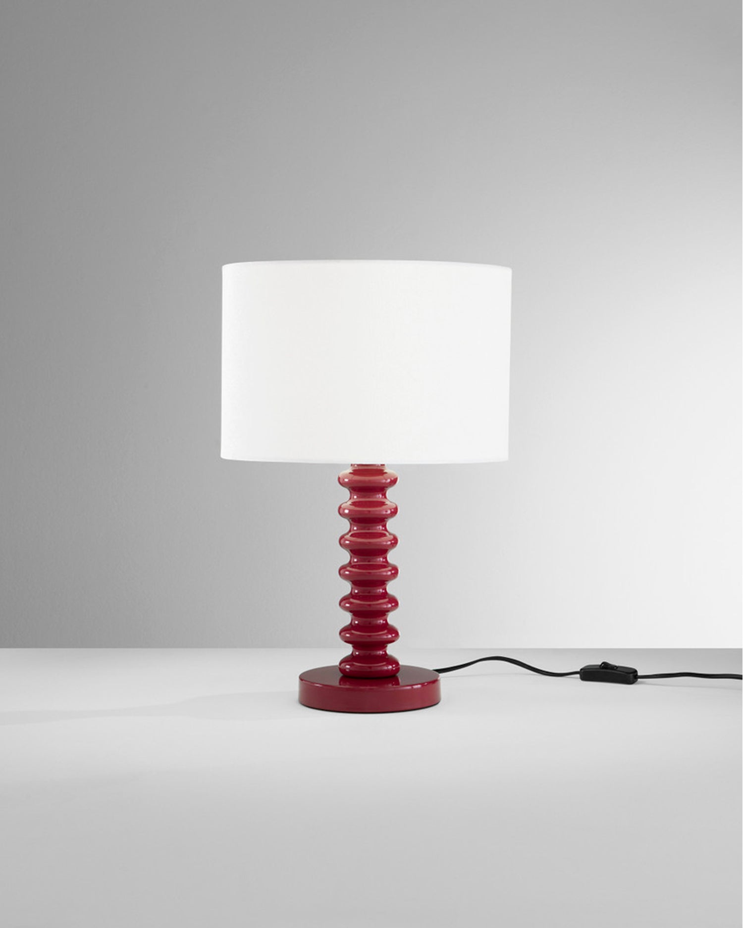 Lampada da tavolo in in velluto con base in metallo Sultan