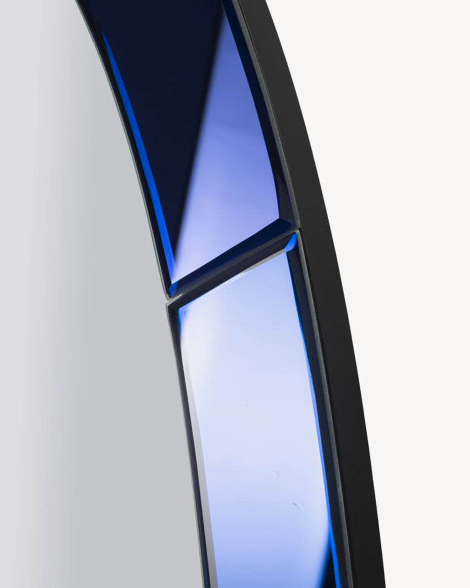 Specchio ovale con cornice in vetro Oslo