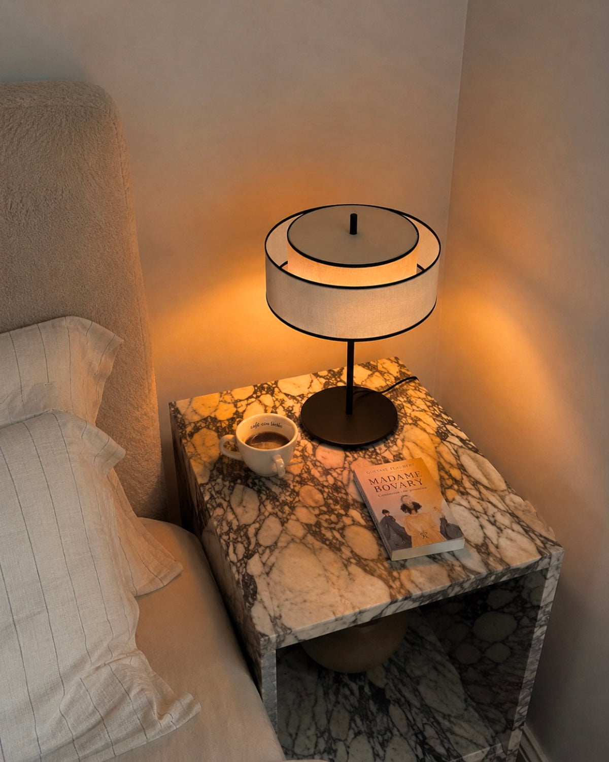 Lampada da tavolo con paralume in tessuto Bergamo