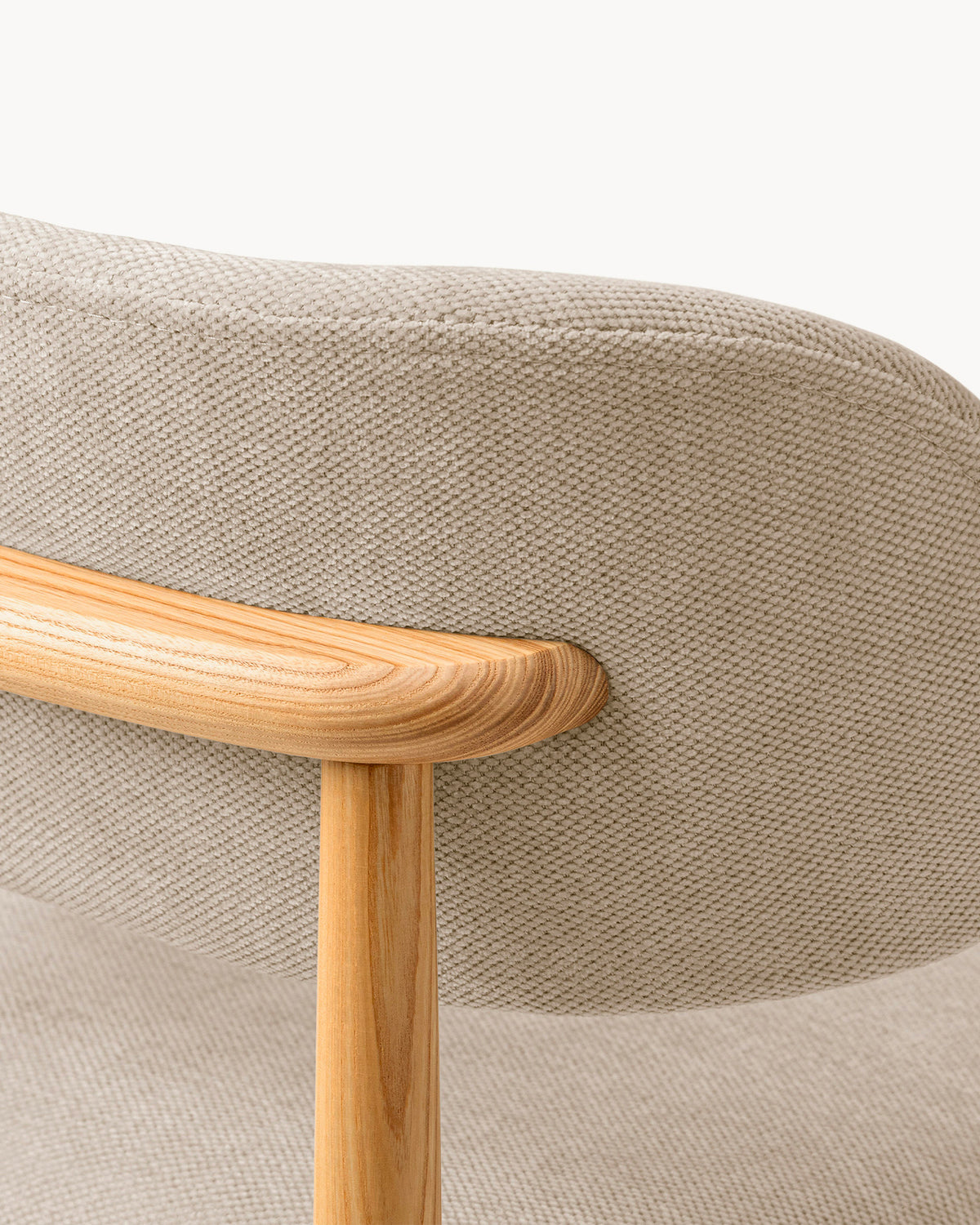 Sedia imbottita in chenille e legno Evan