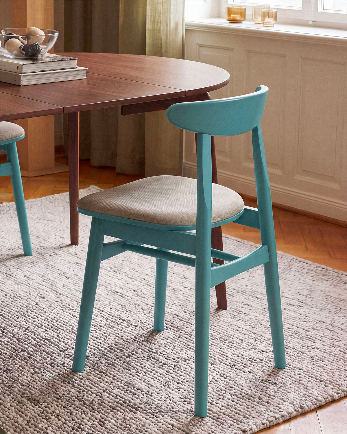 Sedia in legno con seduta in velluto Bony
