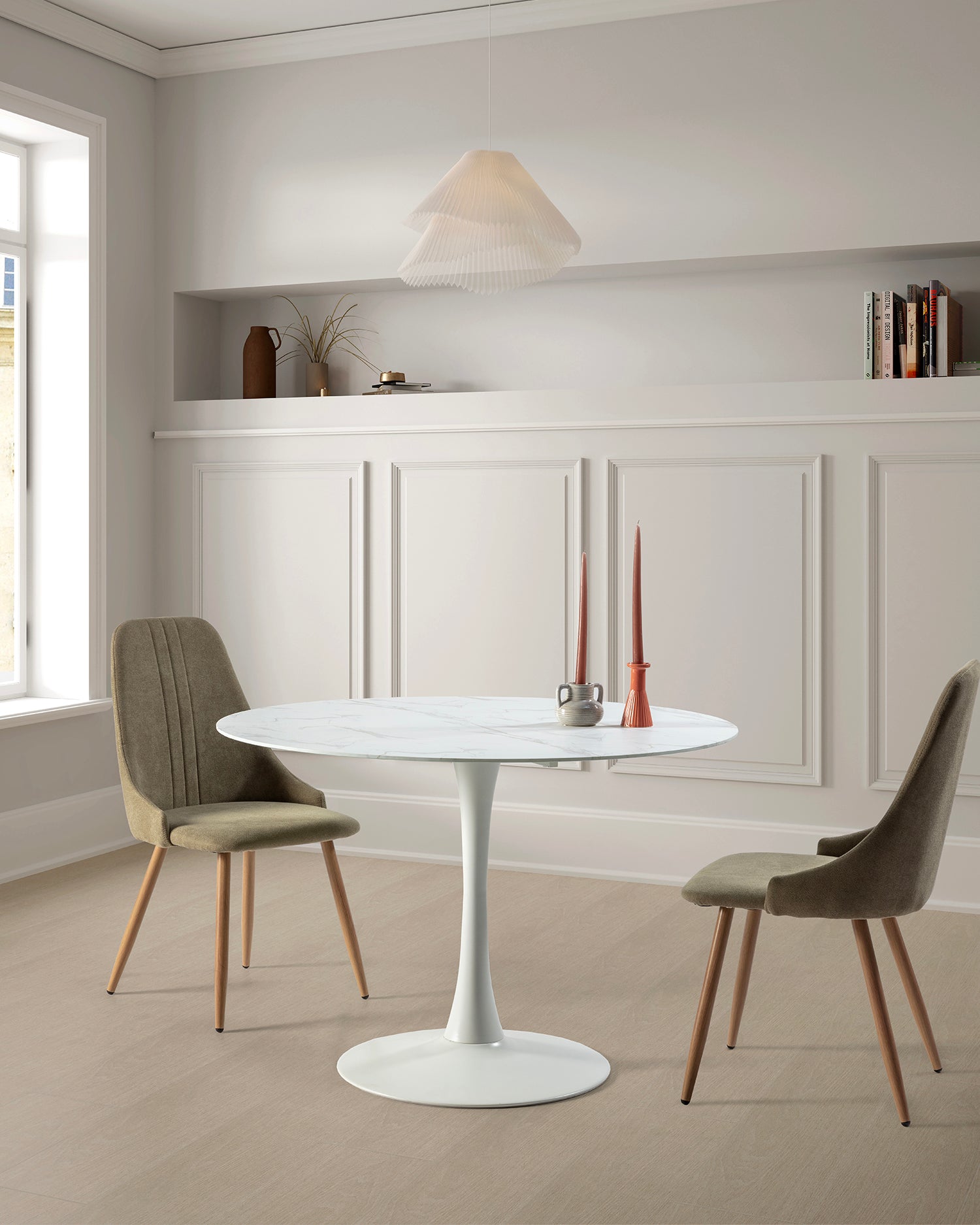 Tavolo da pranzo rotondo con piano in vetro effetto marmo Ada