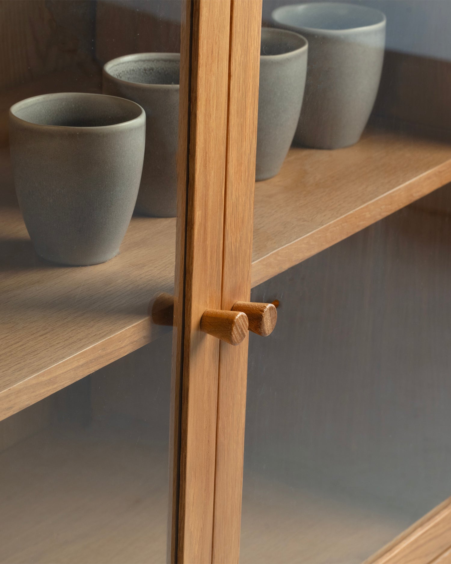 Credenza in legno di rovere con ante in vetro Ceci - Legno/Vetro