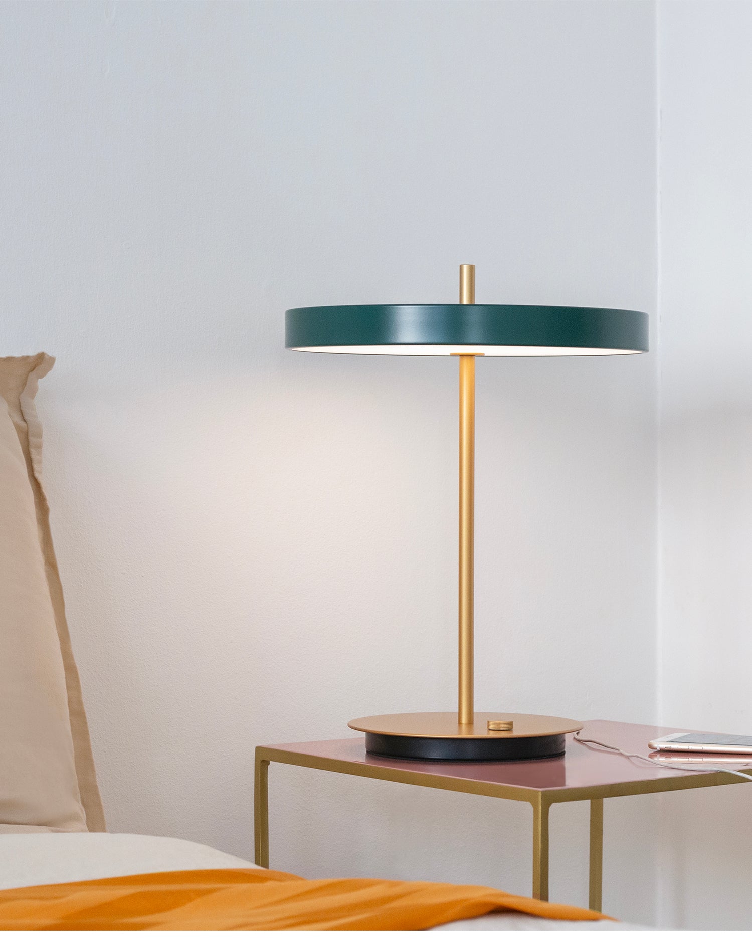 Lampada da tavolo in acciaio Asteria