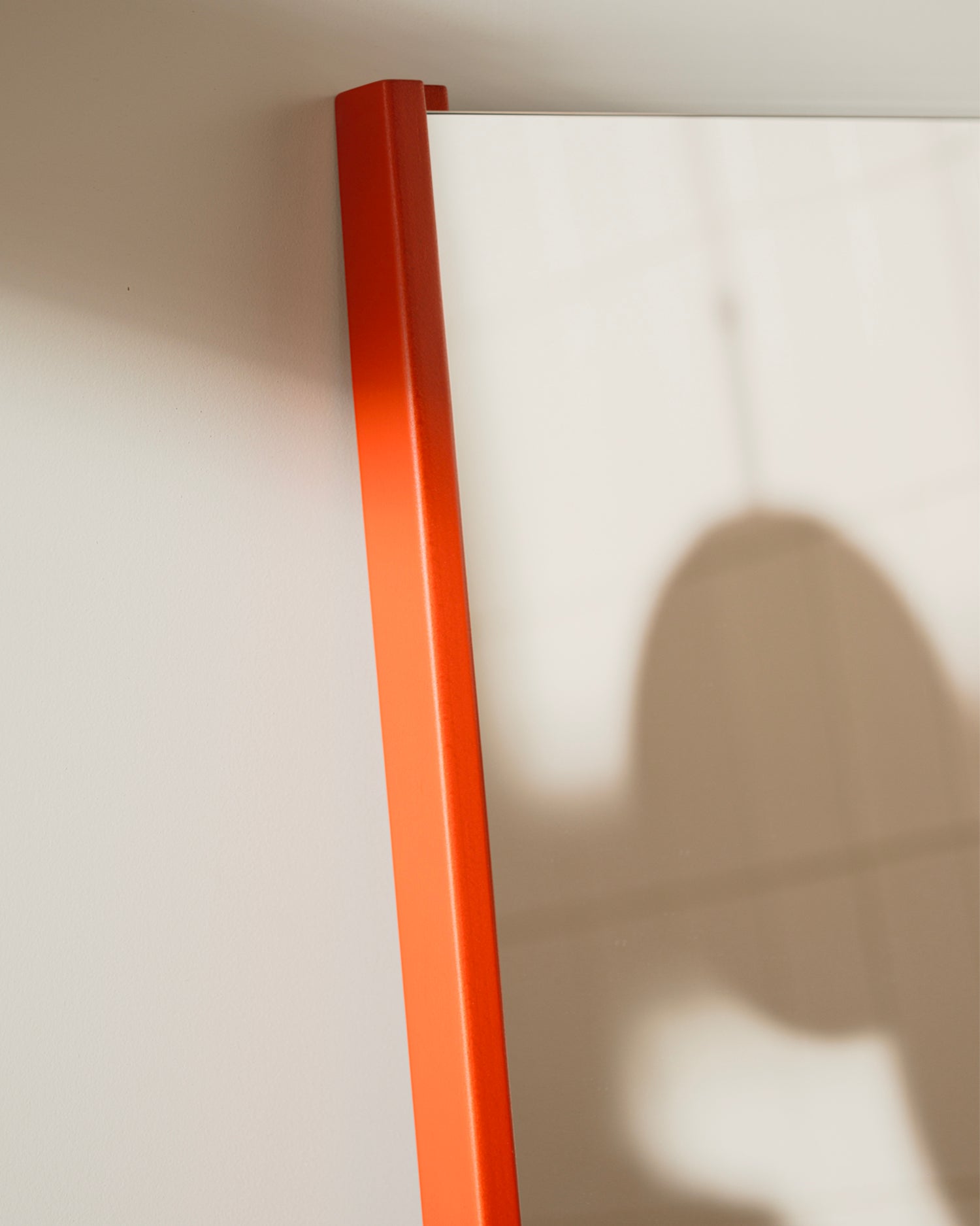 Specchio in legno Lun Leaning