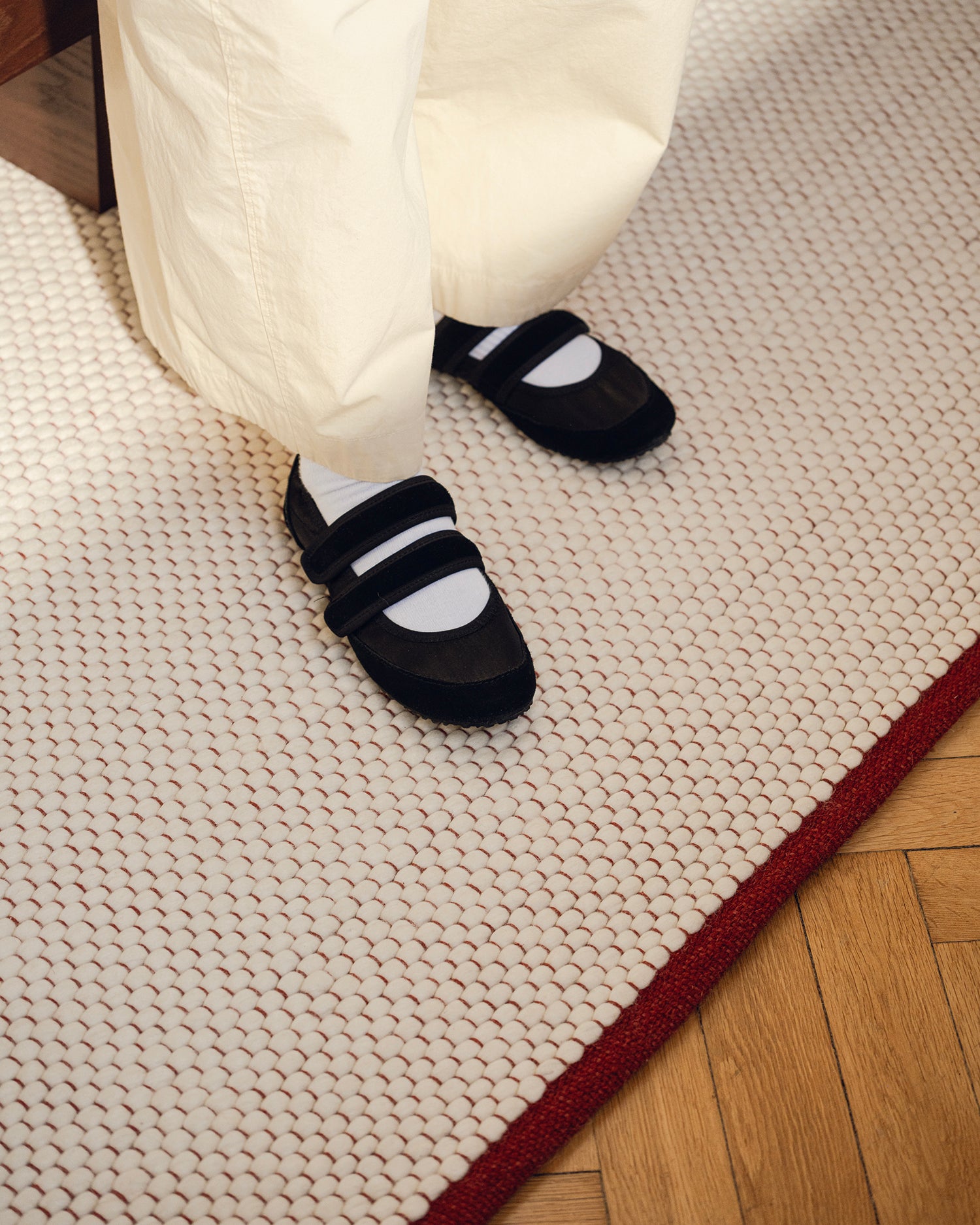 Tappeto realizzato a mano in lana Lenu