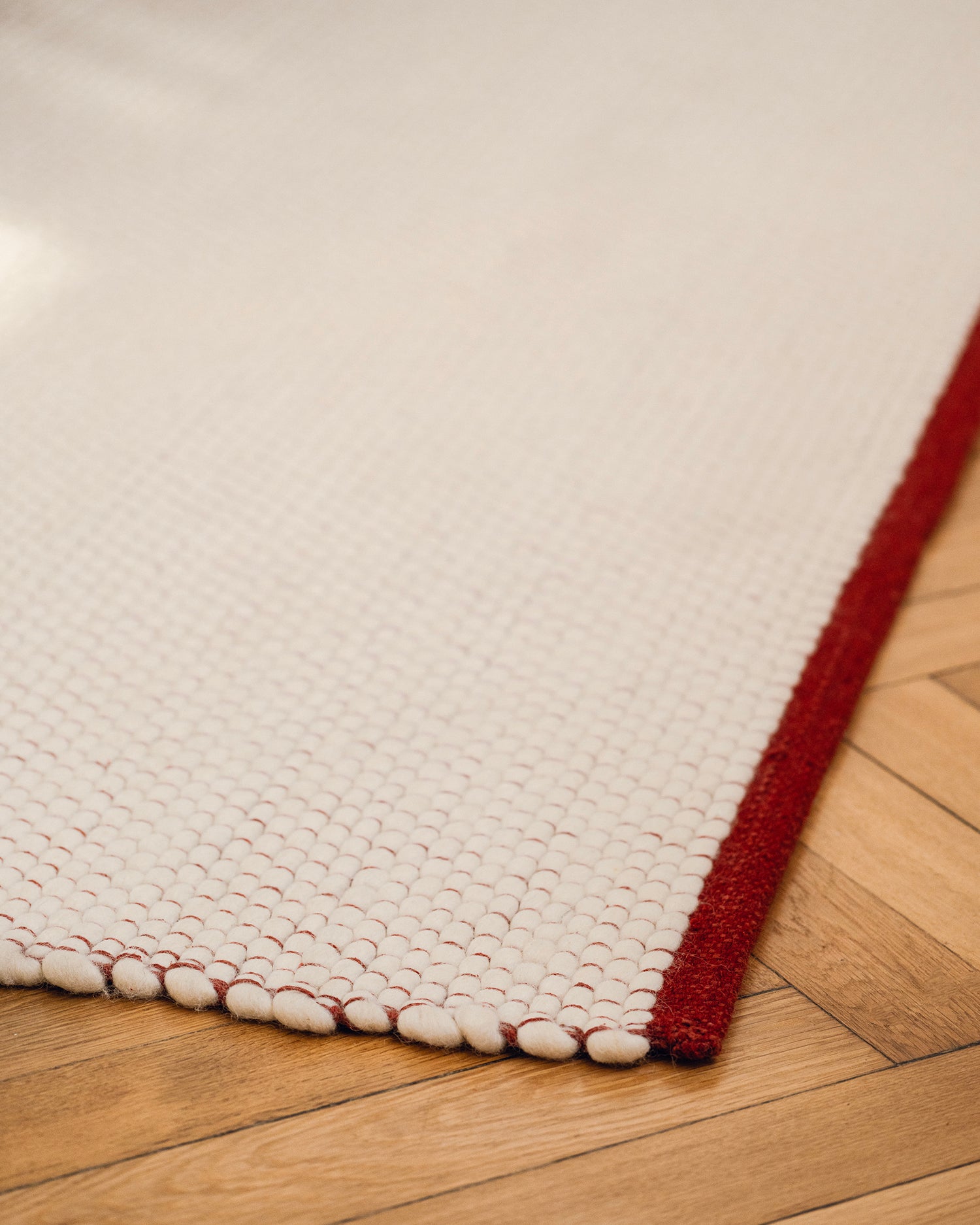 Tappeto realizzato a mano in lana Lenu