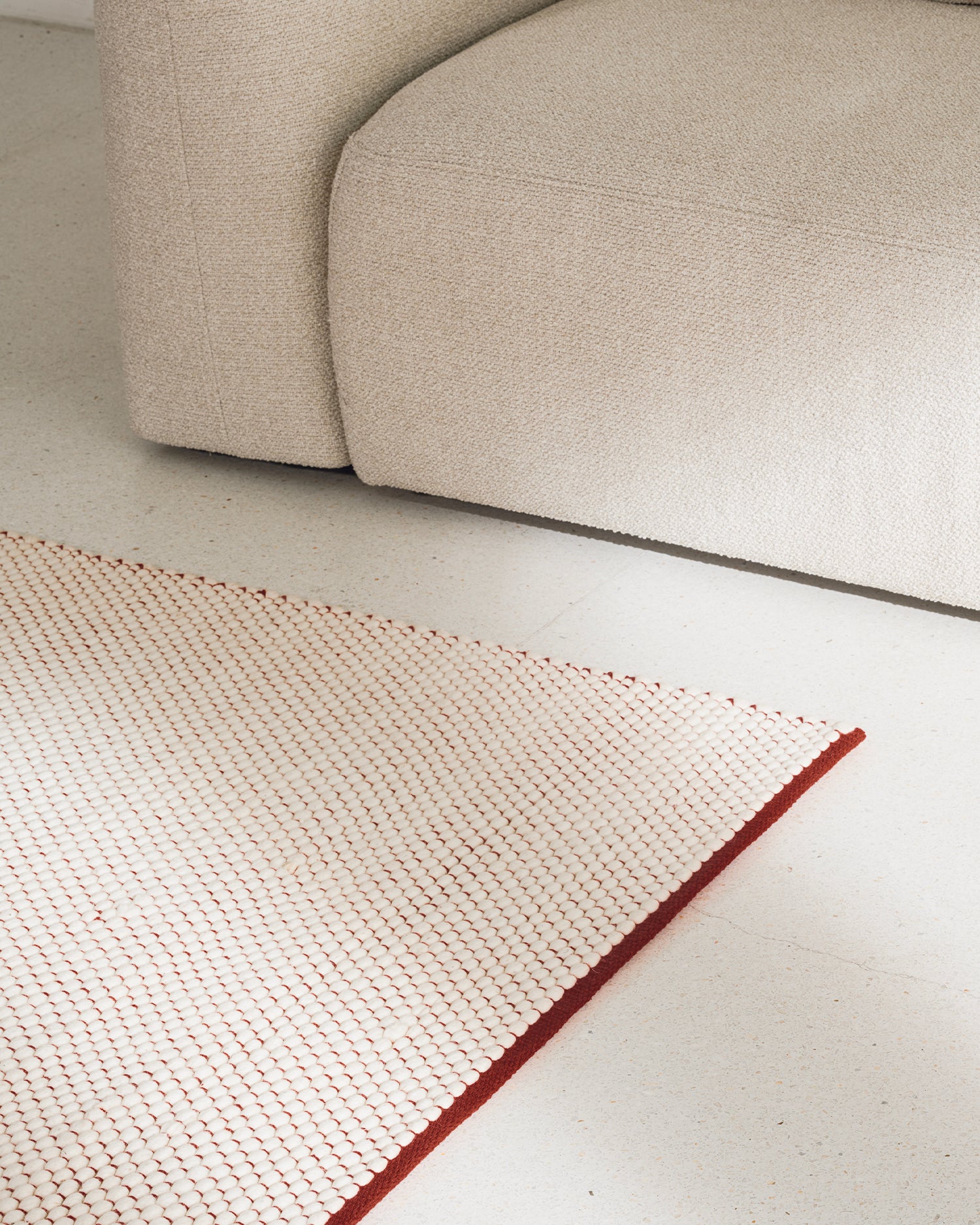 Tappeto realizzato a mano in lana Lenu