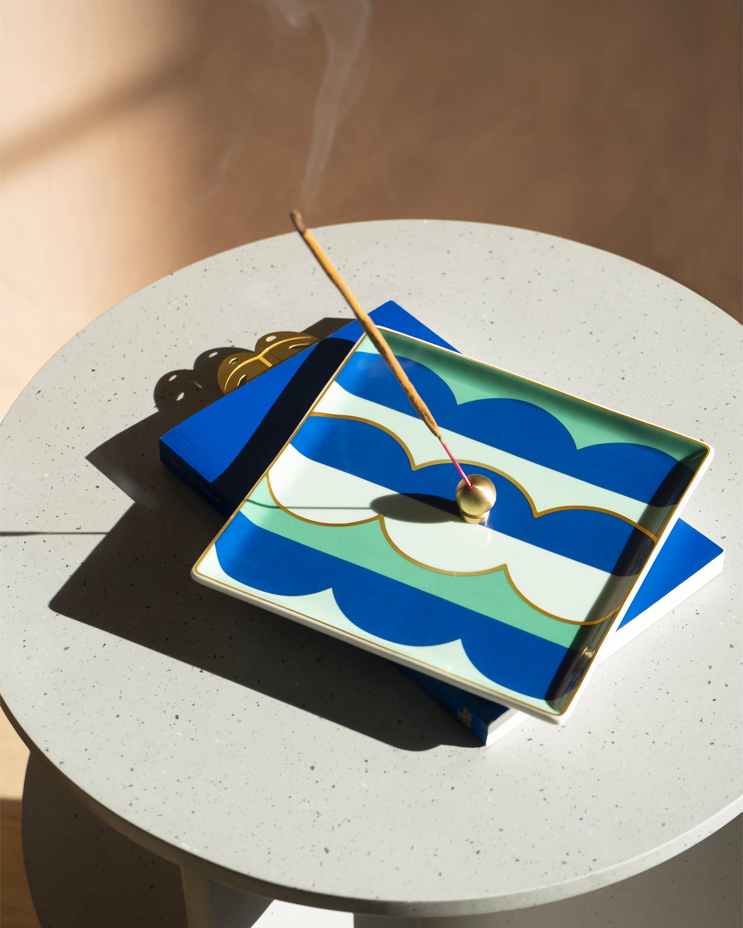 Vassoio decorativo in ceramica Riviera Wave