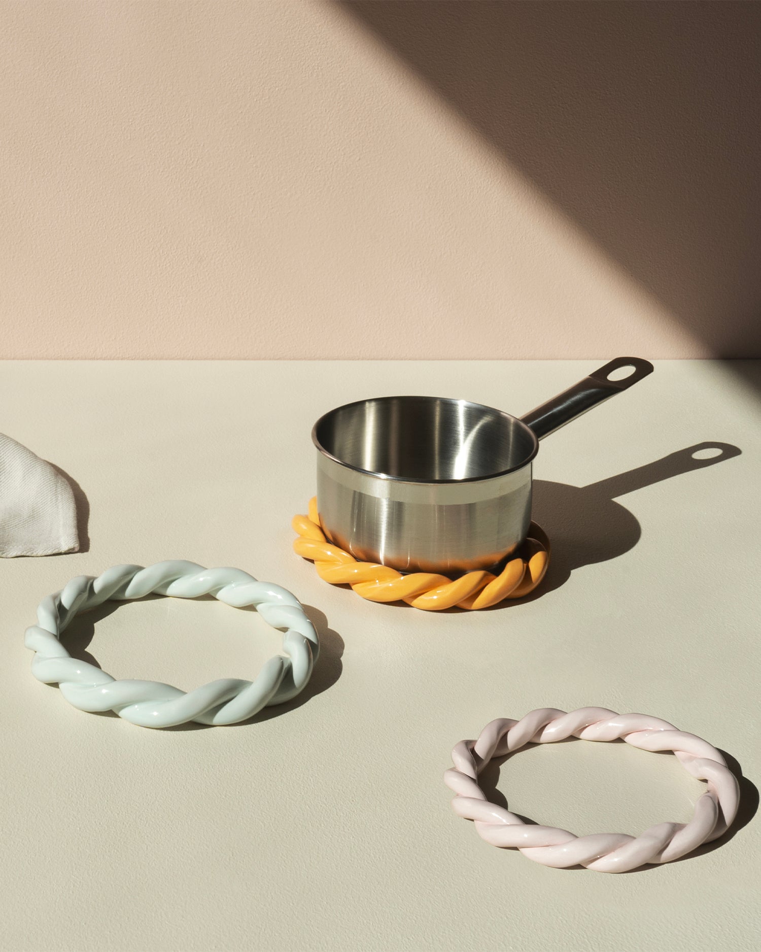 Sottopentola fatto a mano in ceramica Sicilia