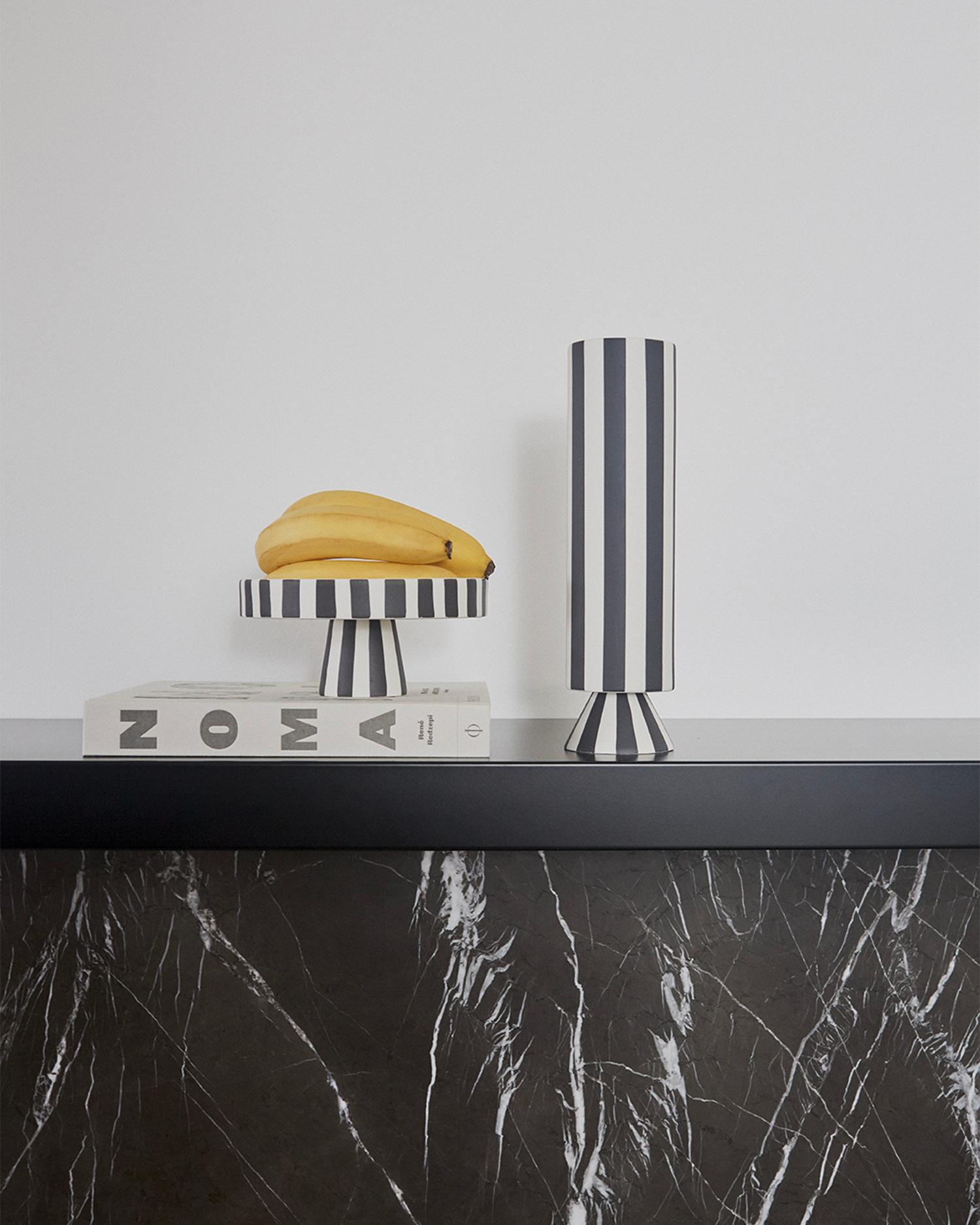 Vaso in ceramica realizzato a mano Toppu, nero