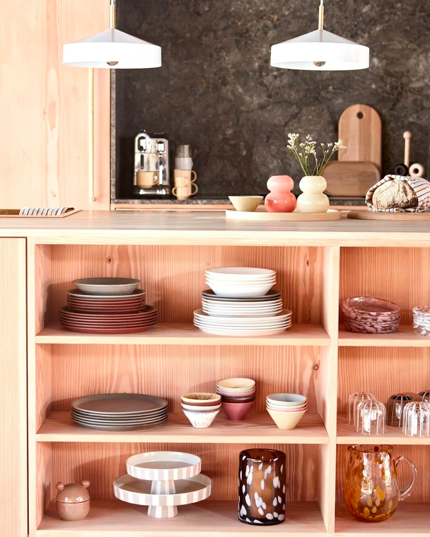 Set 2 piatti fondi in terracotta realizzati a mano Yuka