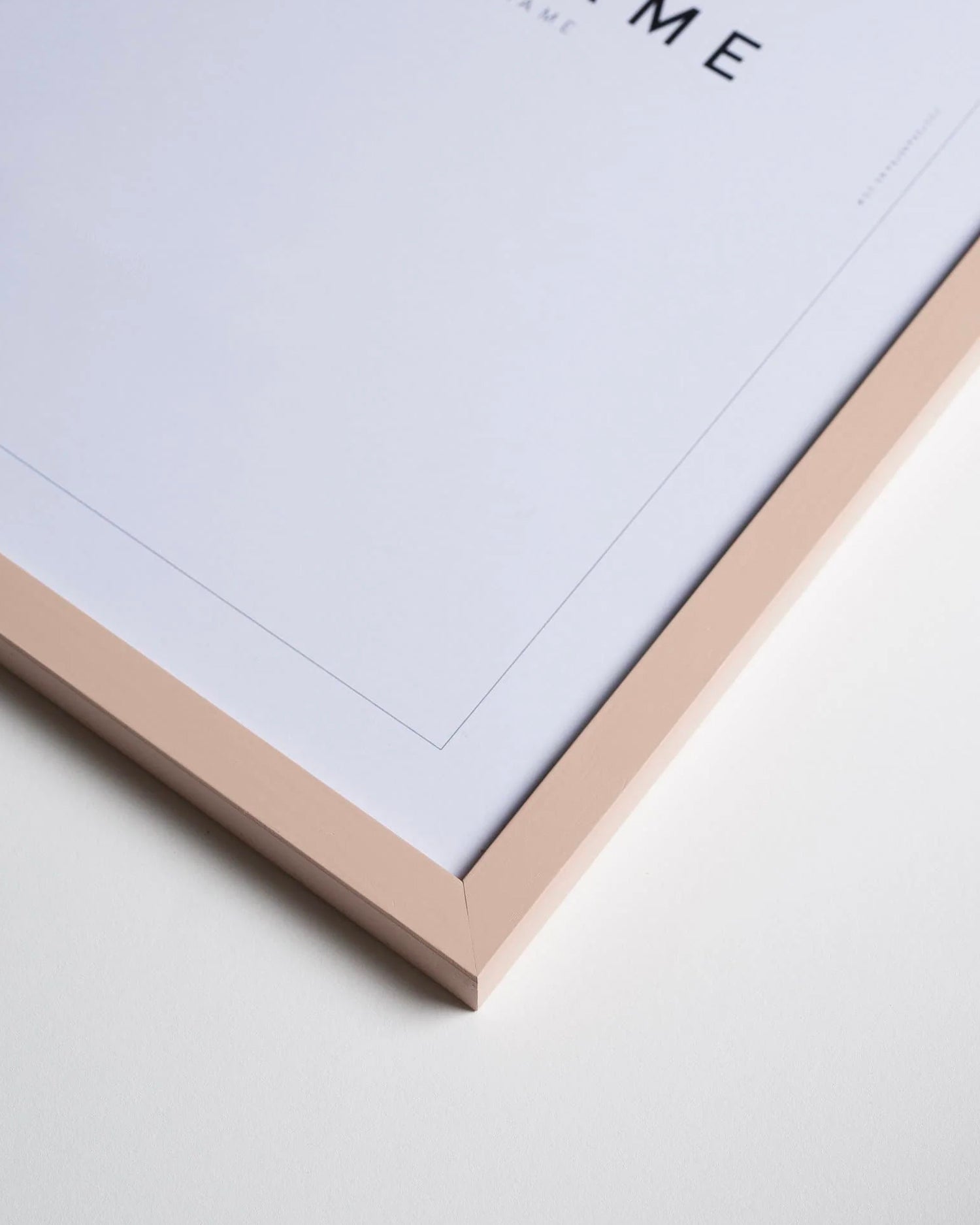 Cornice fatta a mano in legno rosa