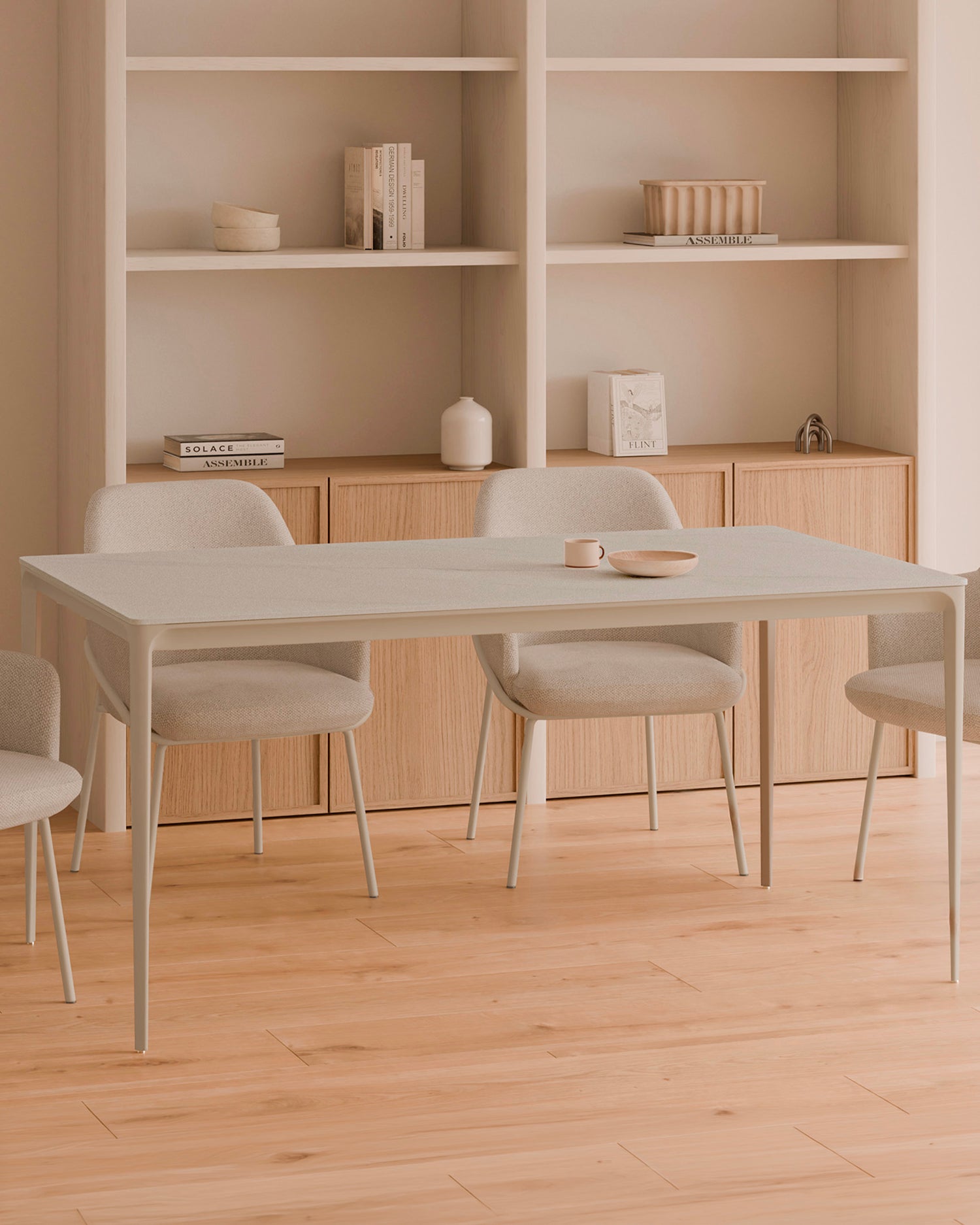 Tavolo da pranzo con piano in grès porcellanato Arya