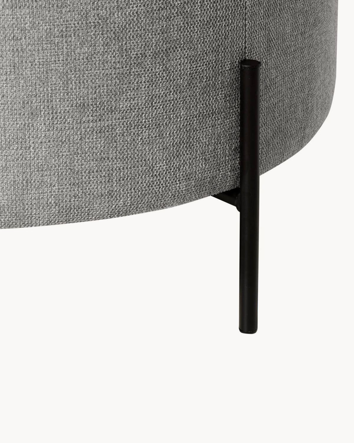 Pouf imbottito con gambe in metallo Camilo - Tessuto