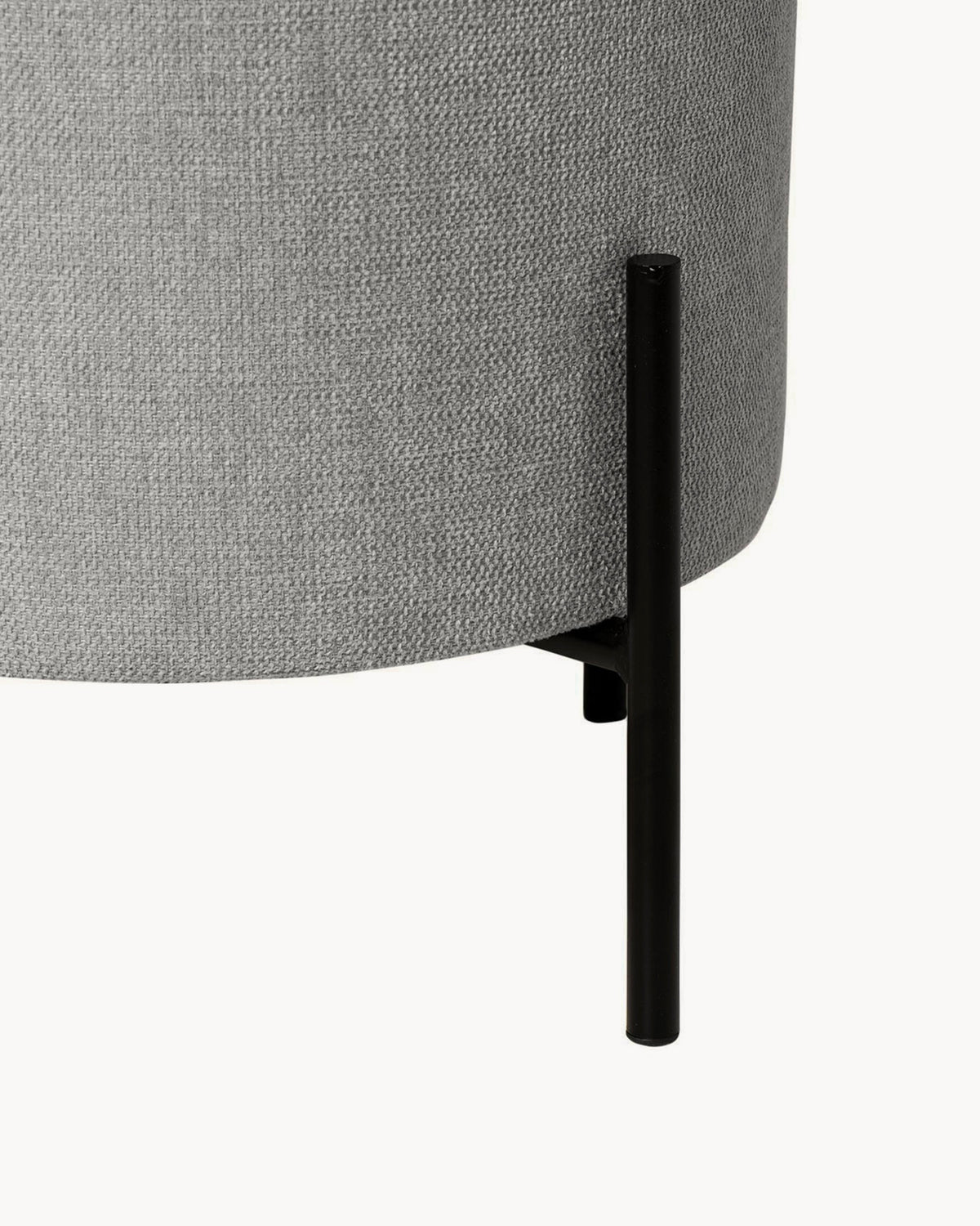Pouf imbottito con gambe in metallo Herman - Tessuto