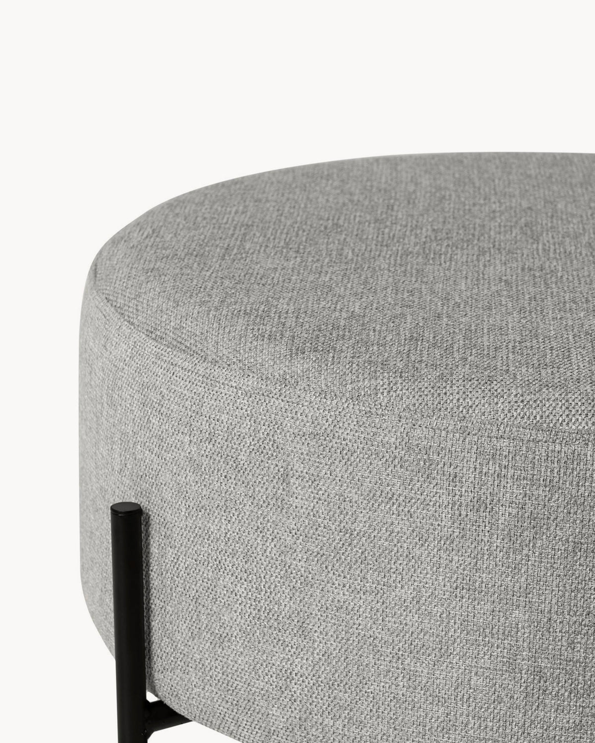 Pouf imbottito con gambe in metallo Camilo - Tessuto