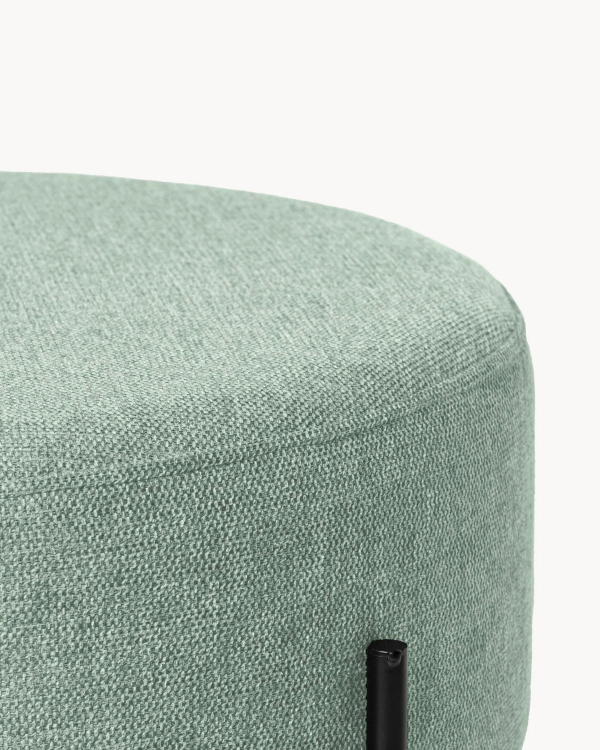 Pouf imbottito con gambe in metallo Camilo - Tessuto