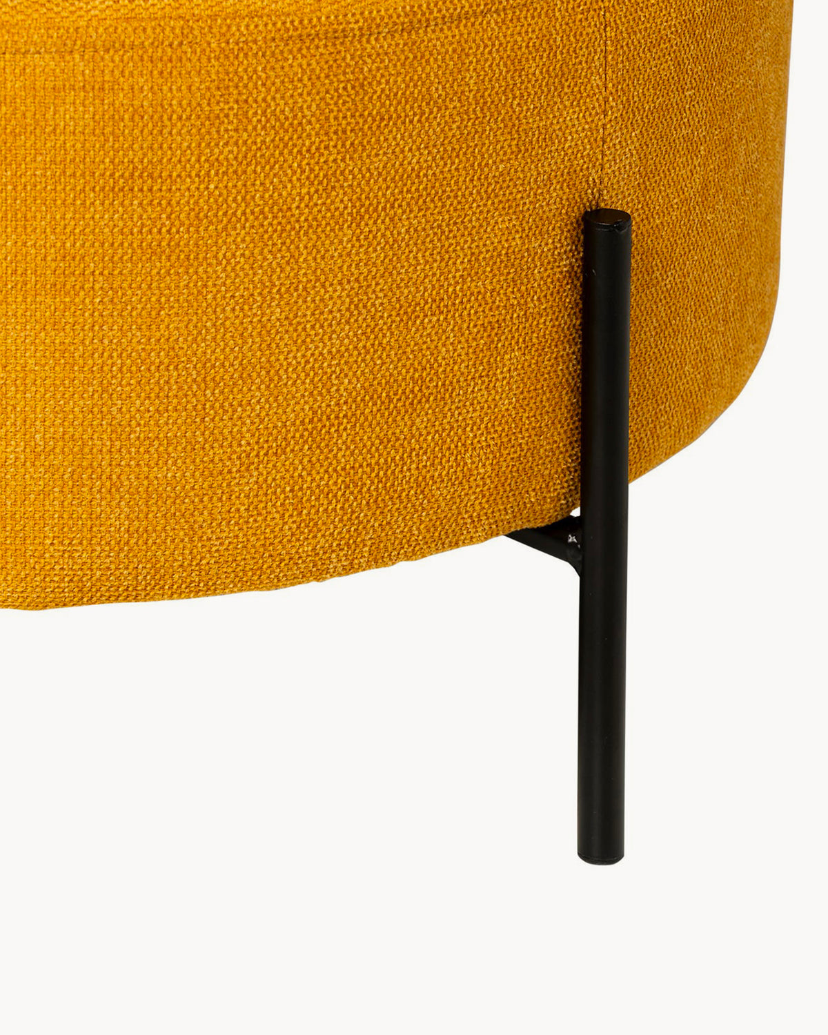 Pouf imbottito con gambe in metallo Camilo - Tessuto