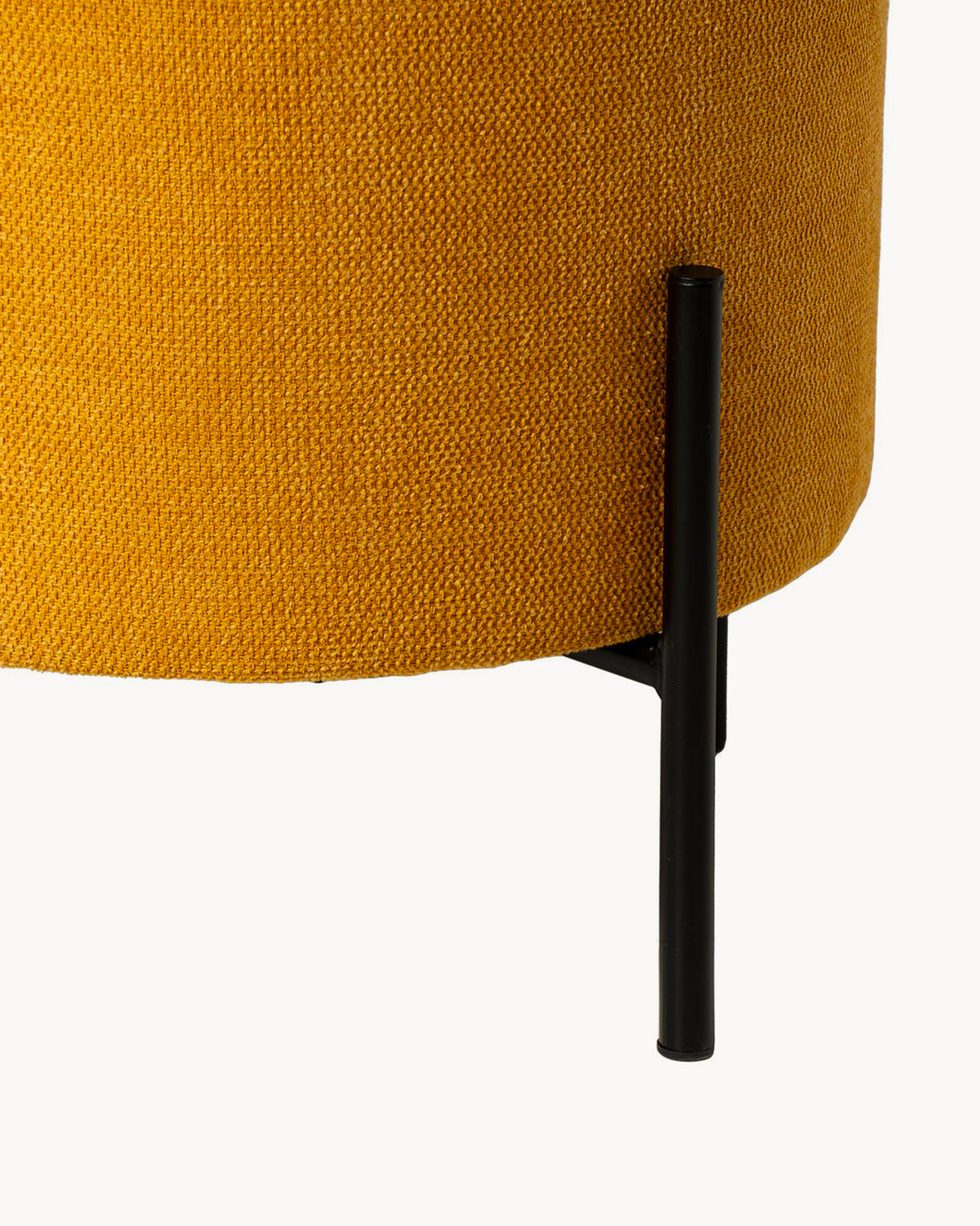 Pouf imbottito con gambe in metallo Herman - Tessuto