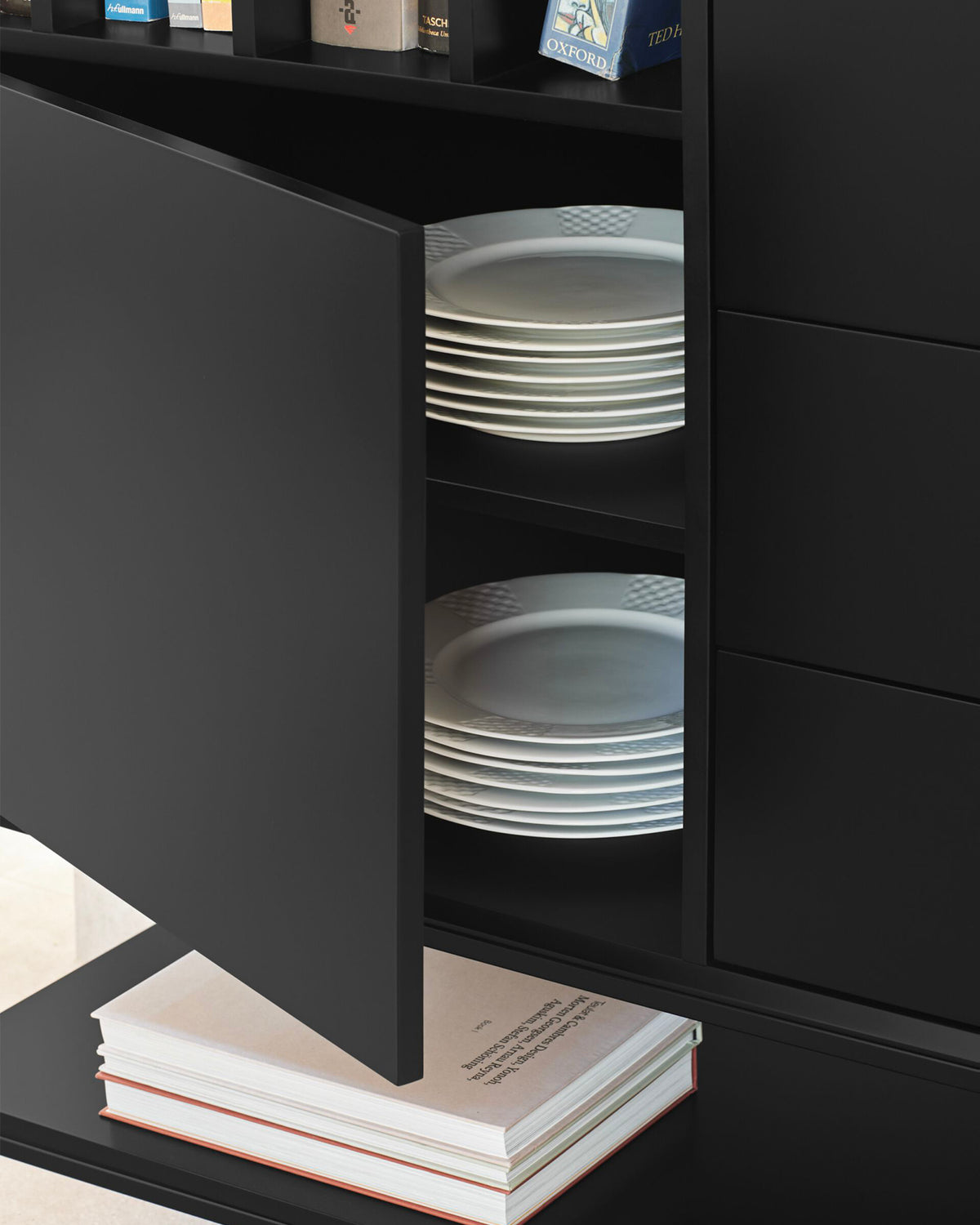 Credenza alta laccata Platt