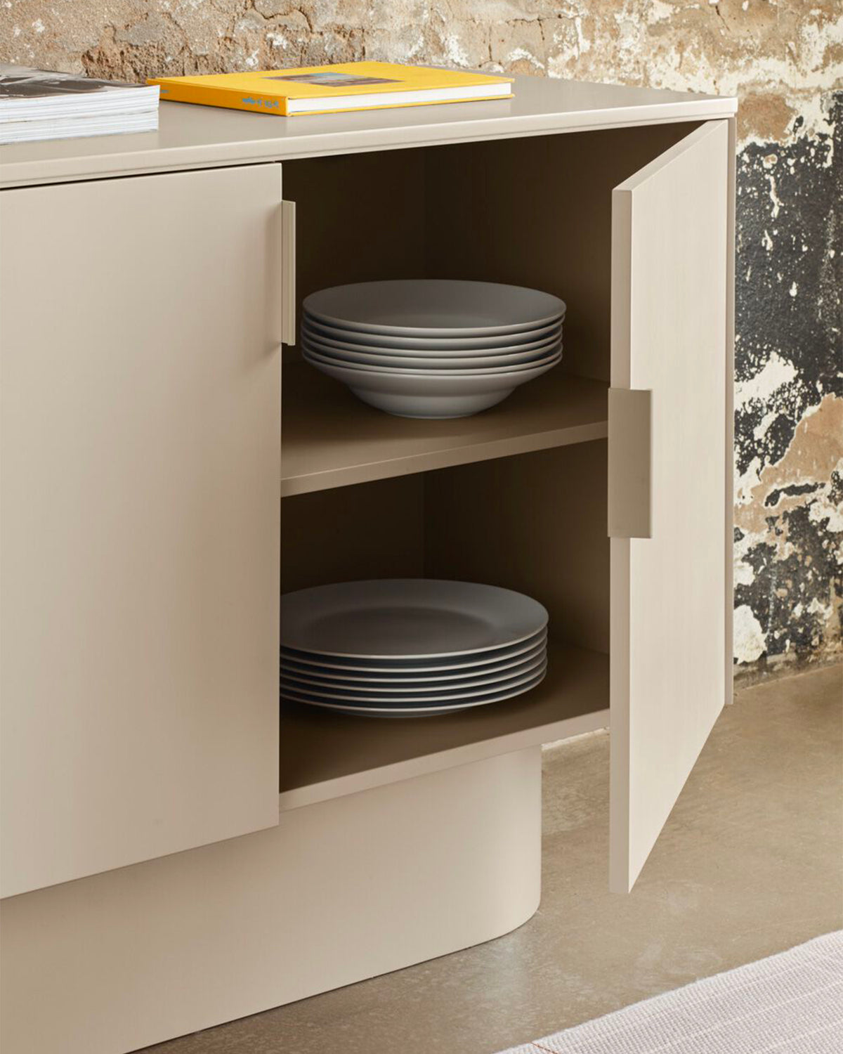Credenza piccola laccata Totem