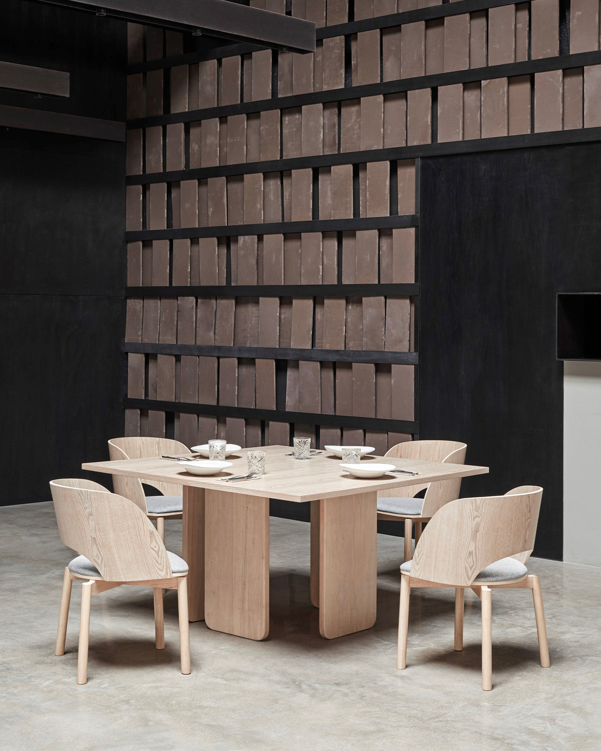 Tavolo da pranzo quadrato in frassino Arq