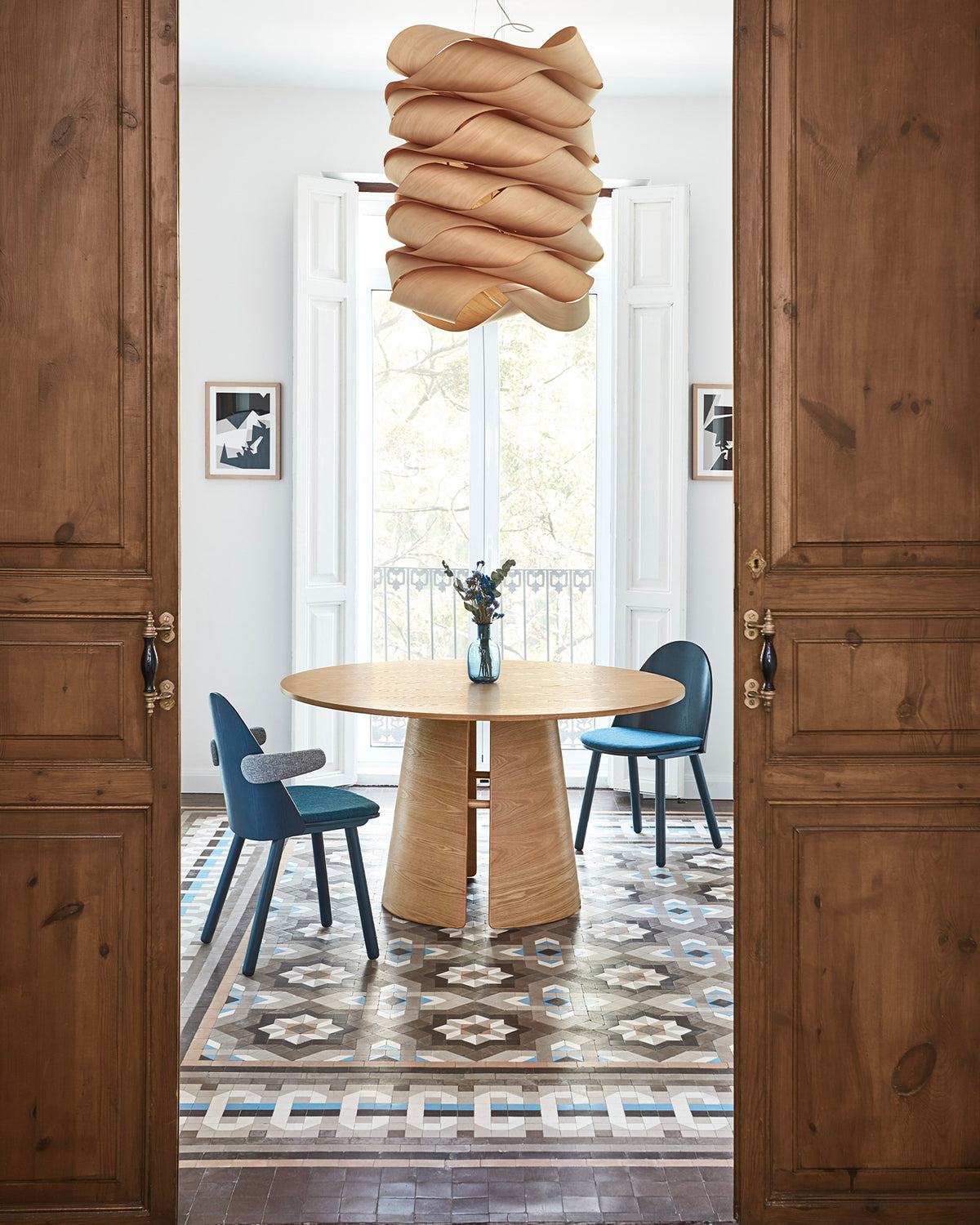 Tavolo da pranzo rotondo in legno curvato Cep