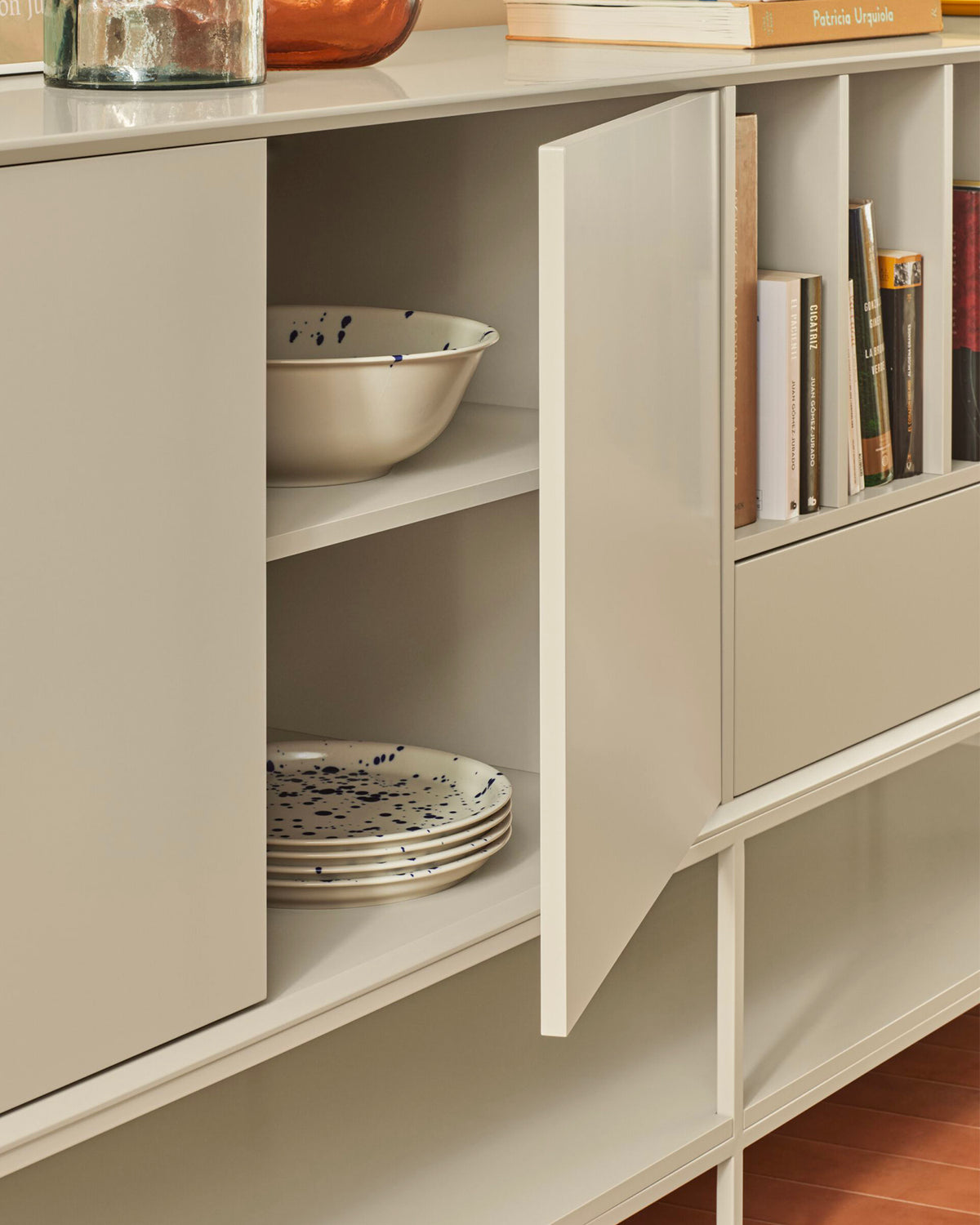 Credenza grande laccata Platt