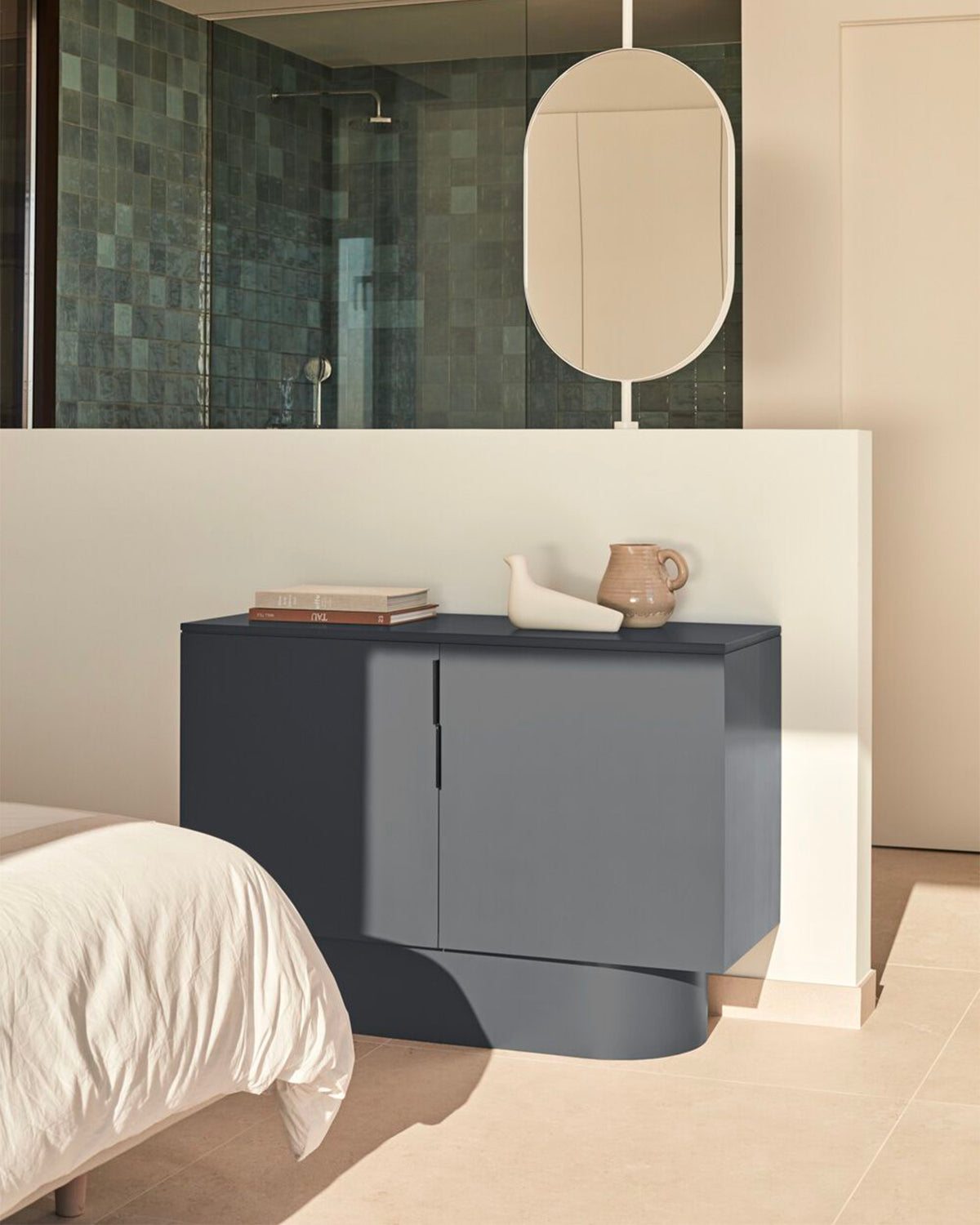 Credenza piccola laccata Totem