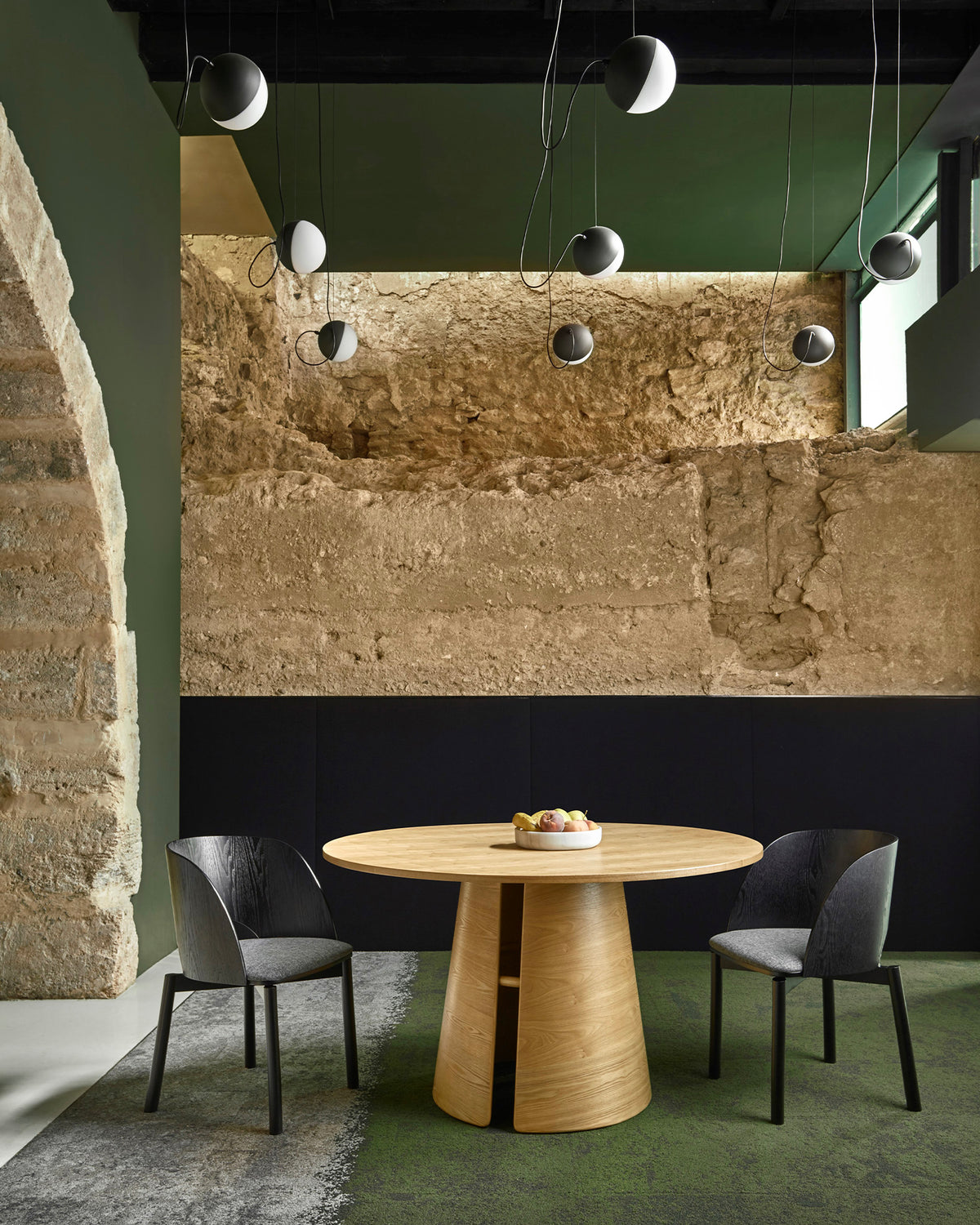 Tavolo da pranzo rotondo in legno curvato Cep