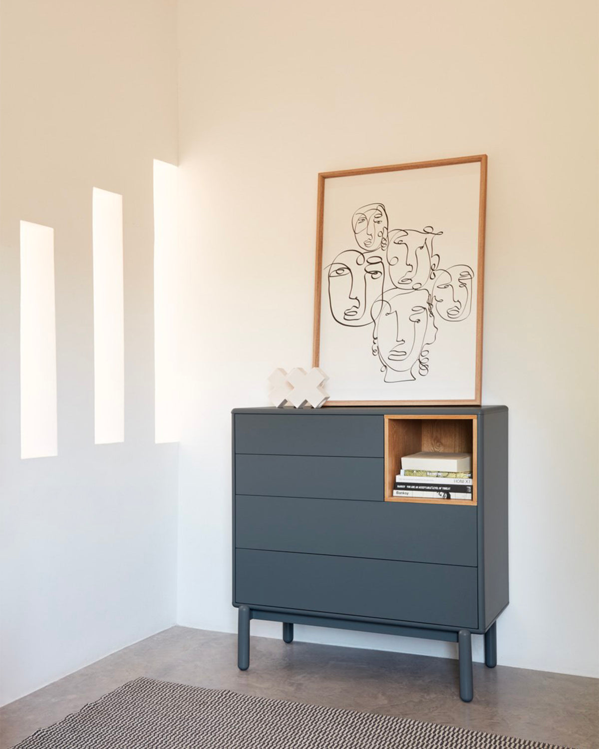 Cassettiera con quattro cassetti Corvo