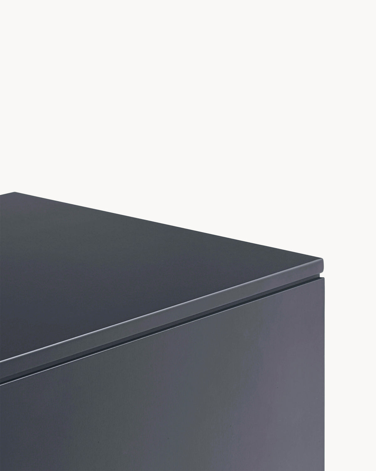 Credenza piccola laccata Totem