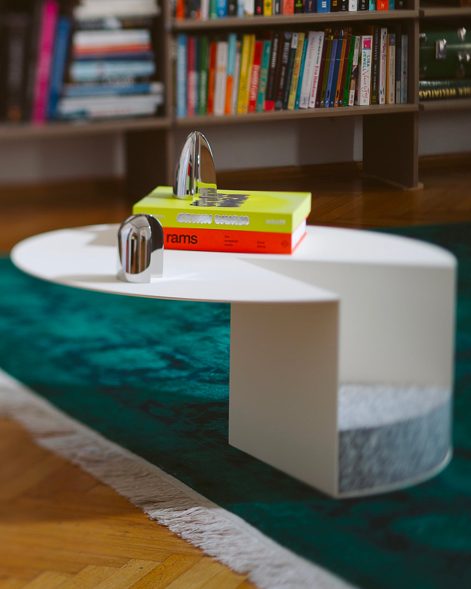 Tavolino da salotto in alluminio e granito Pac