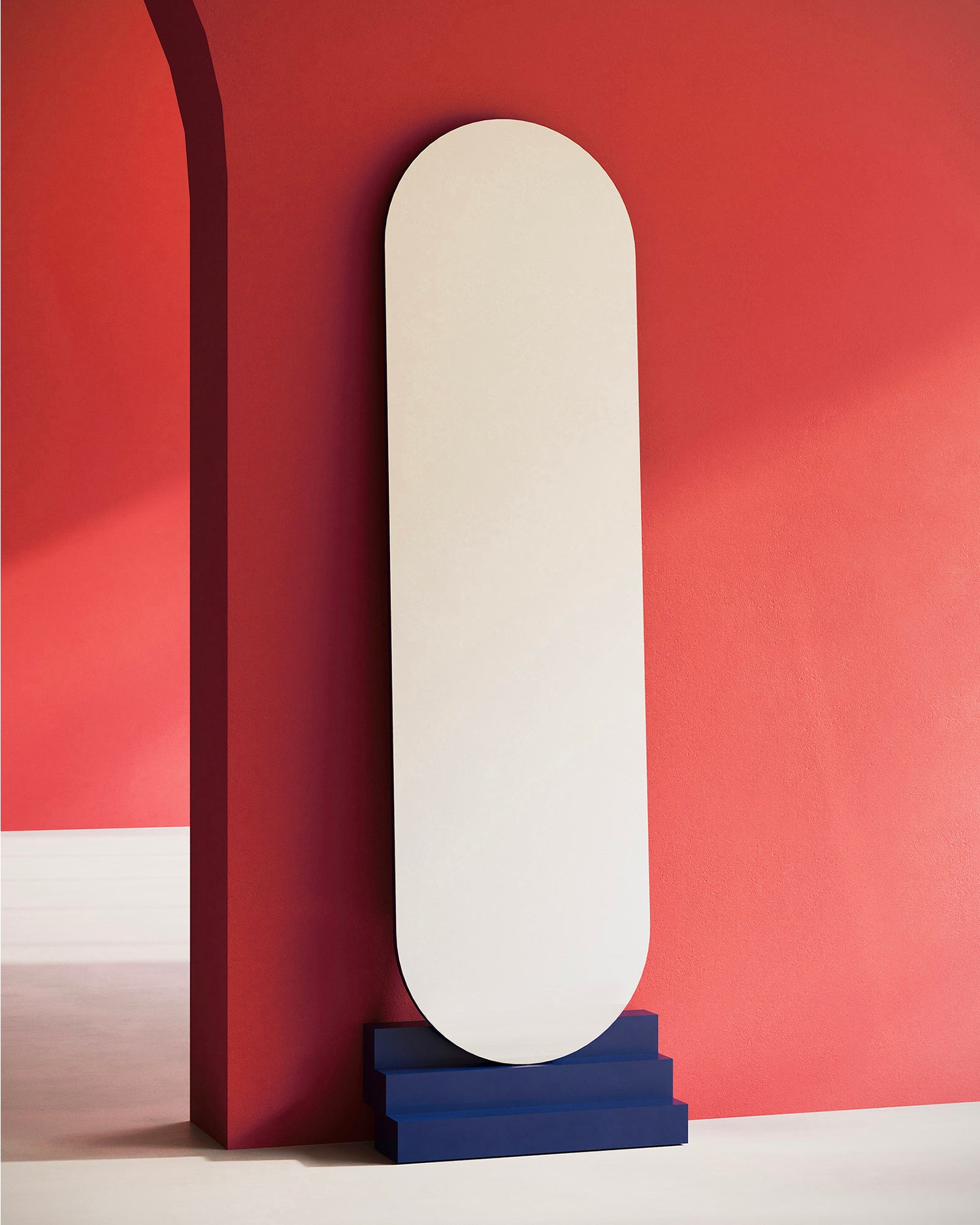 Specchio alto da parete con base Nonchalant