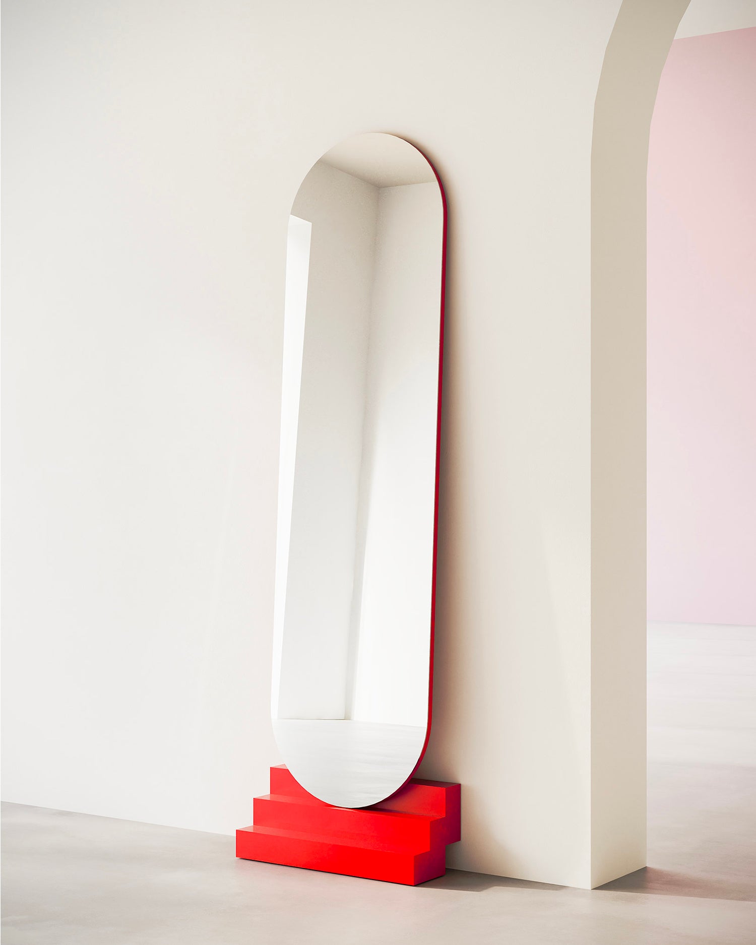 Specchio alto da parete con base Nonchalant