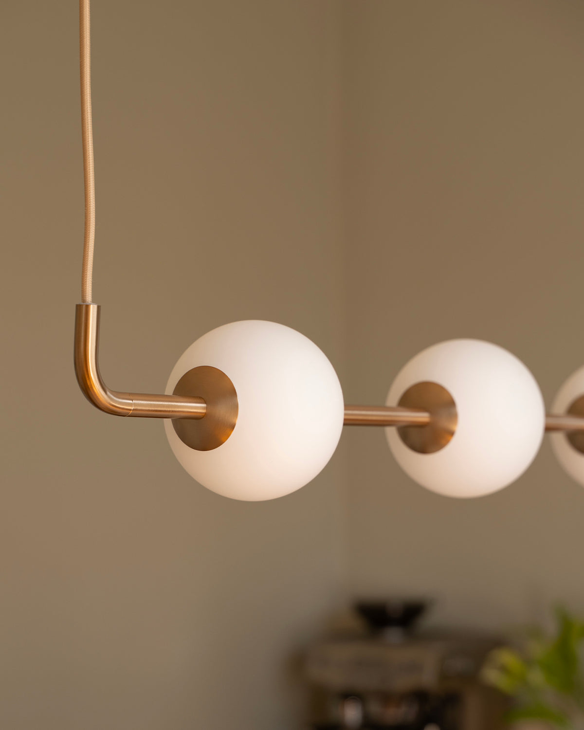 Lampada a sospensione lineare in vetro opale Audrey Linear