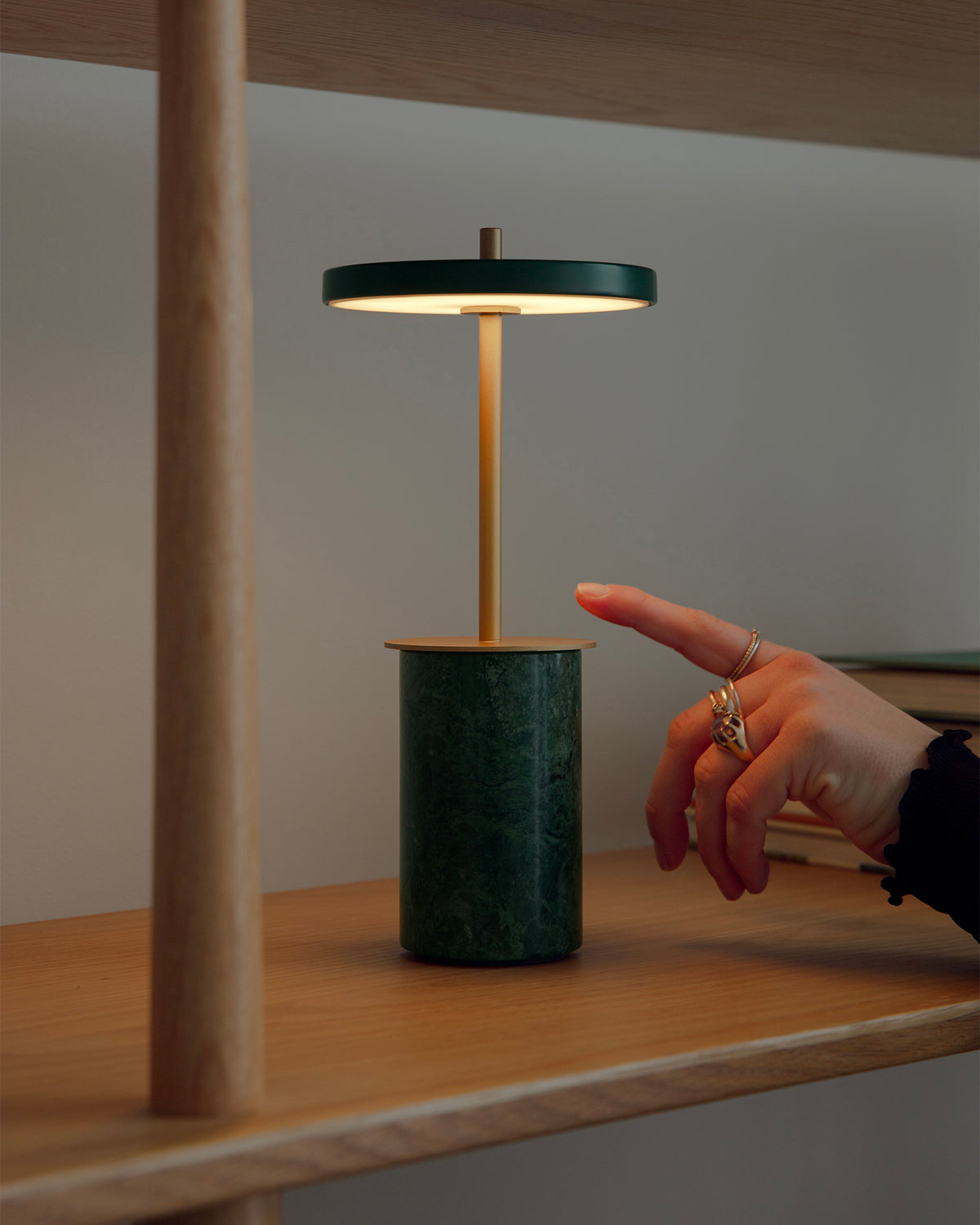Lampada portatile in marmo Asteria Move Mini