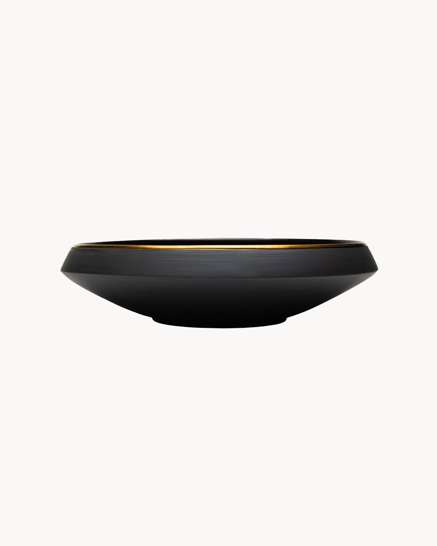 Bowl in terracotta nera con bordo oro Eclipse