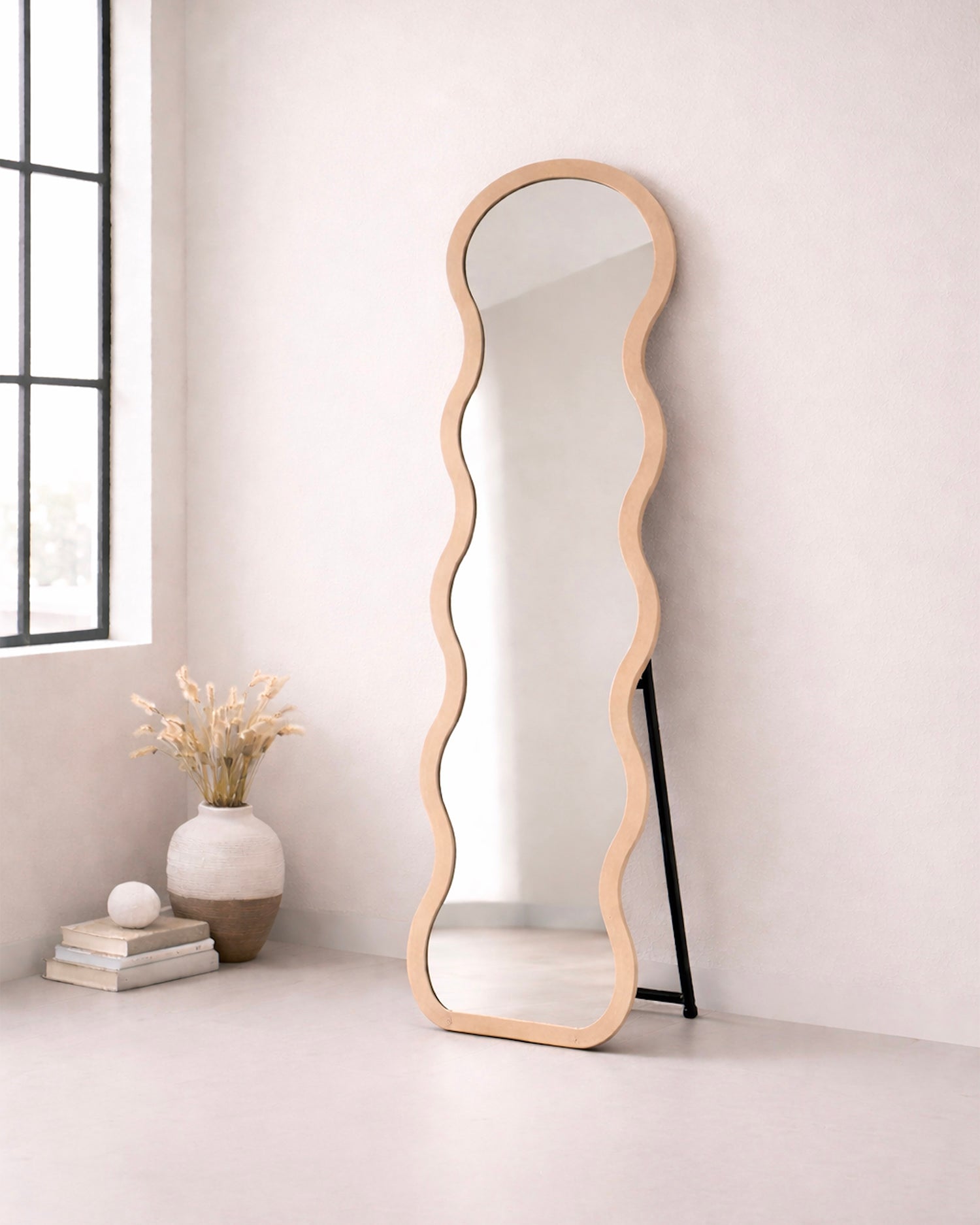 Specchio da terra ondulato con cornice Loui