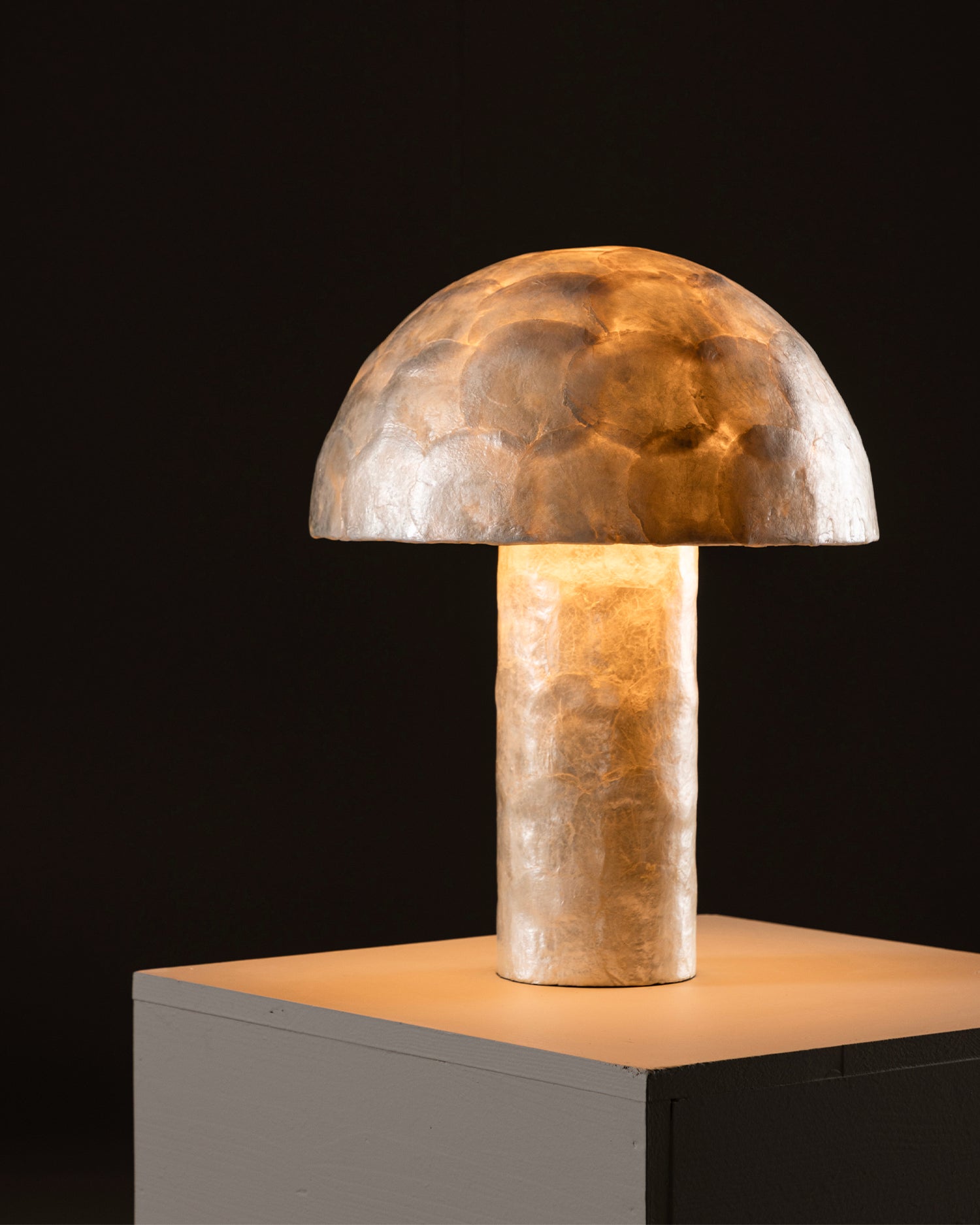 Lampada da tavolo in madreperla Lindön