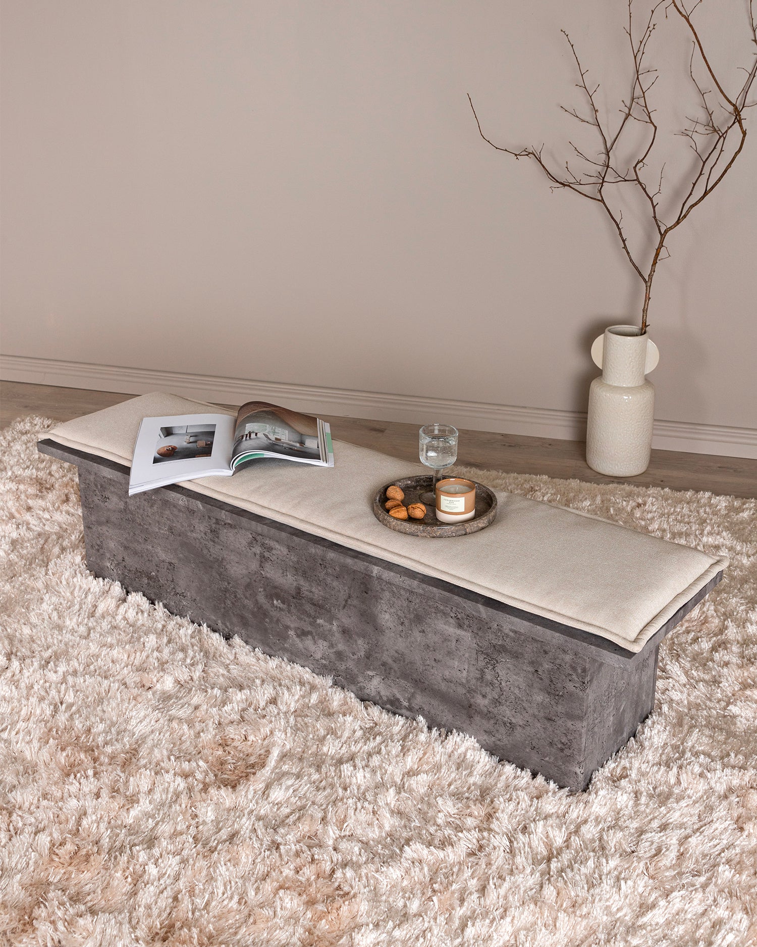 Panca effetto pietra con cuscino in lino Kellogg