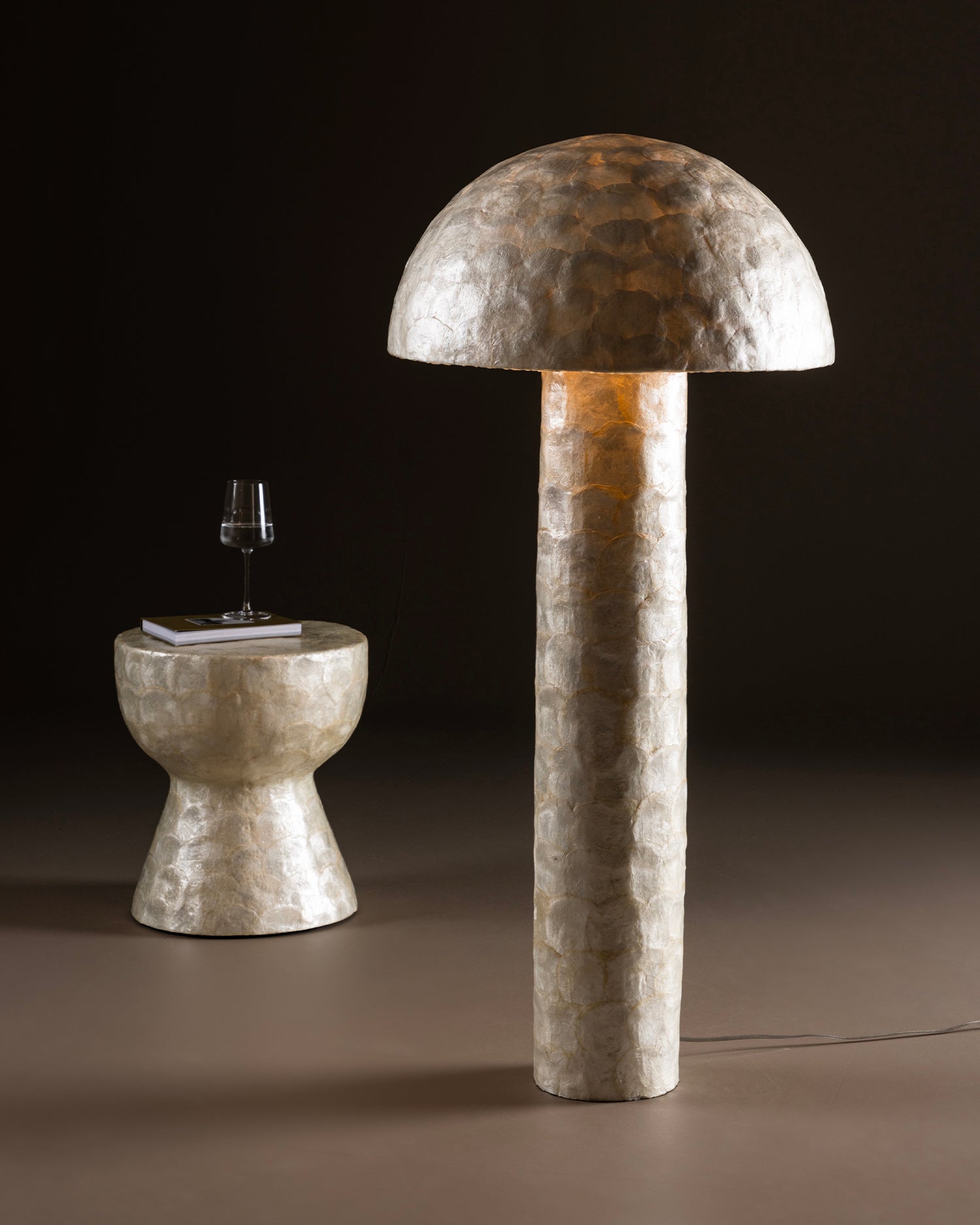 Lampada da terra in madreperla Lindön