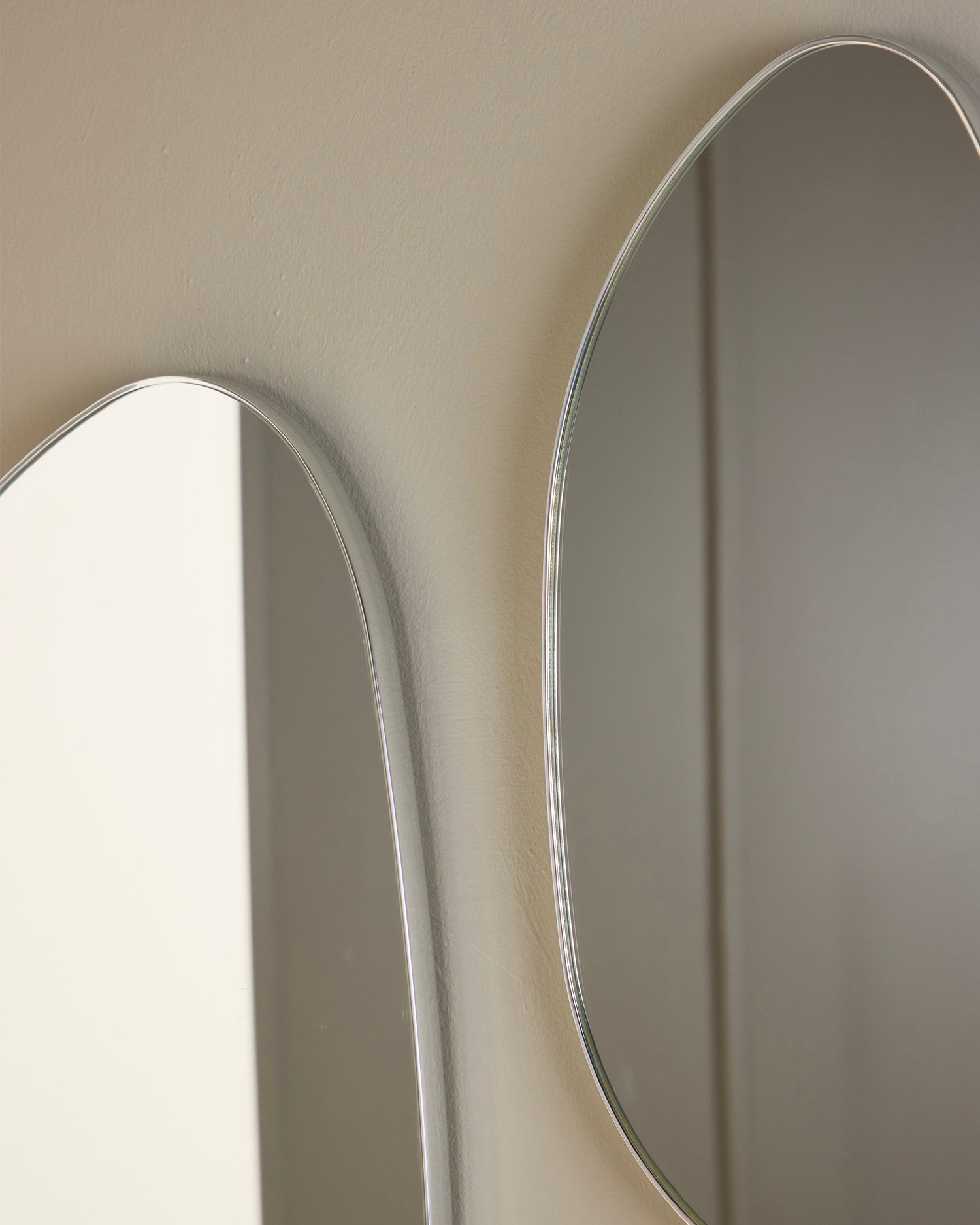 Specchio da parete con cornice in alluminio Askersund