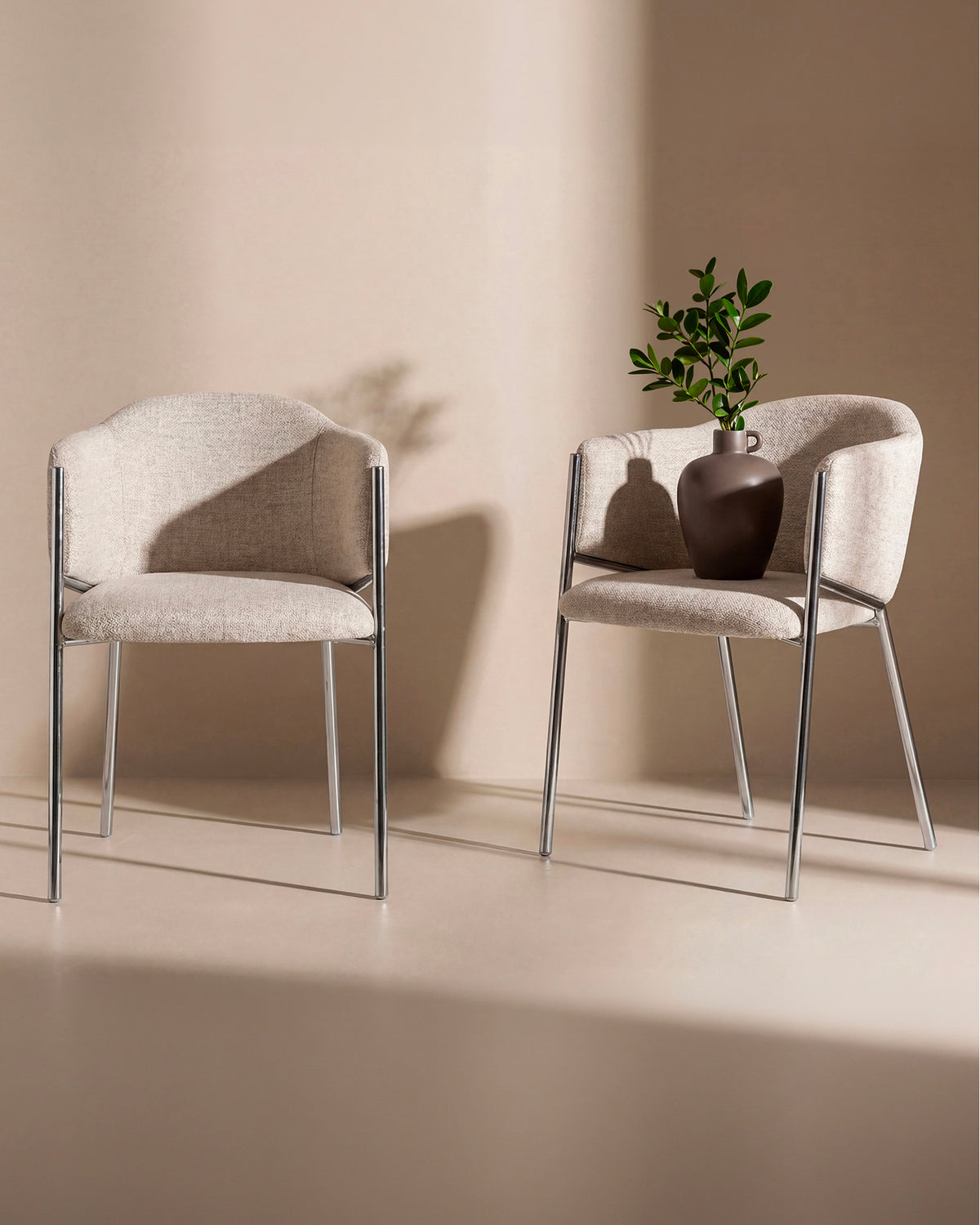 Set 2 sedie da pranzo imbottite con braccioli Evelina