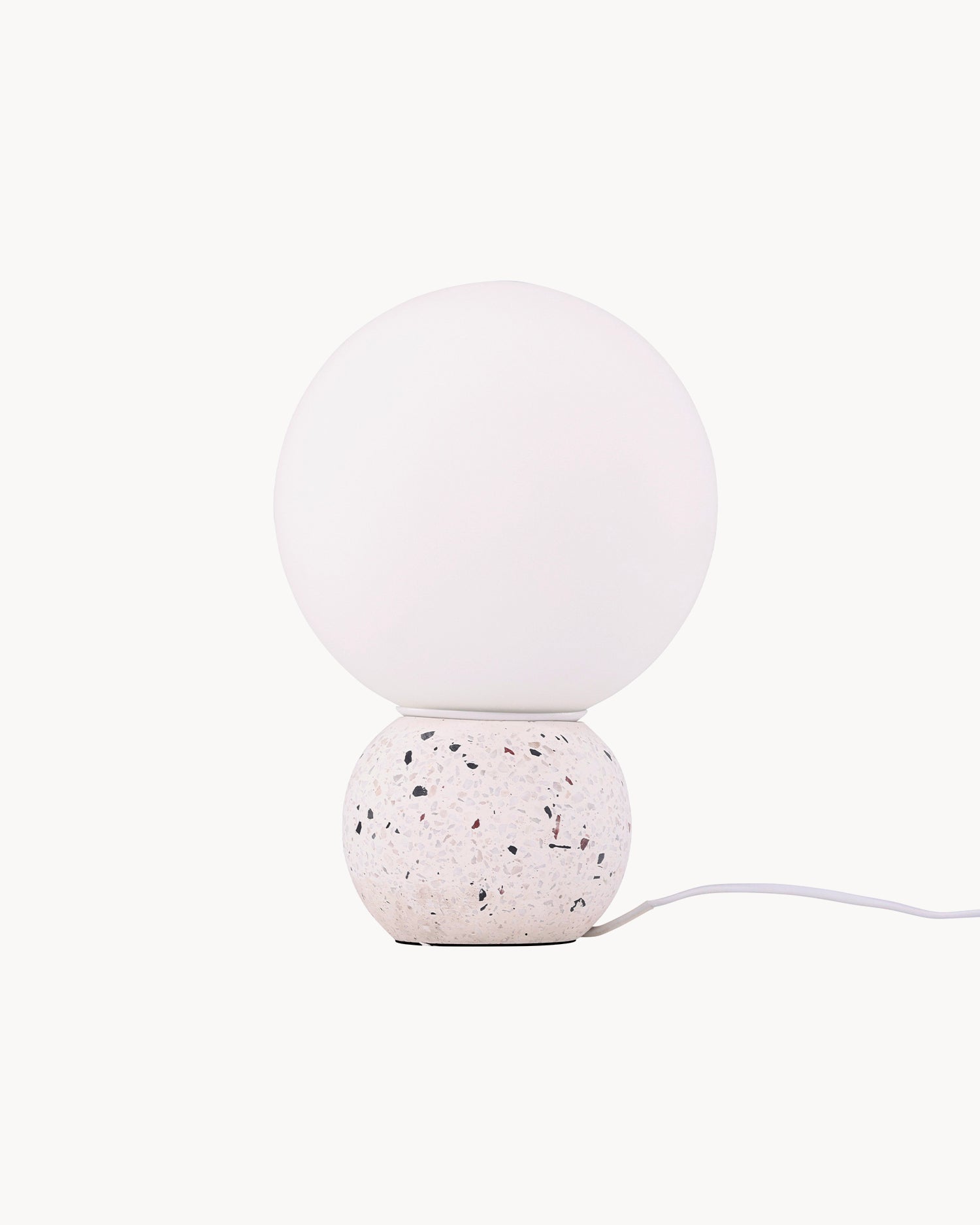 Lampada da tavolo con base terrazzo e paralume in vetro Metz
