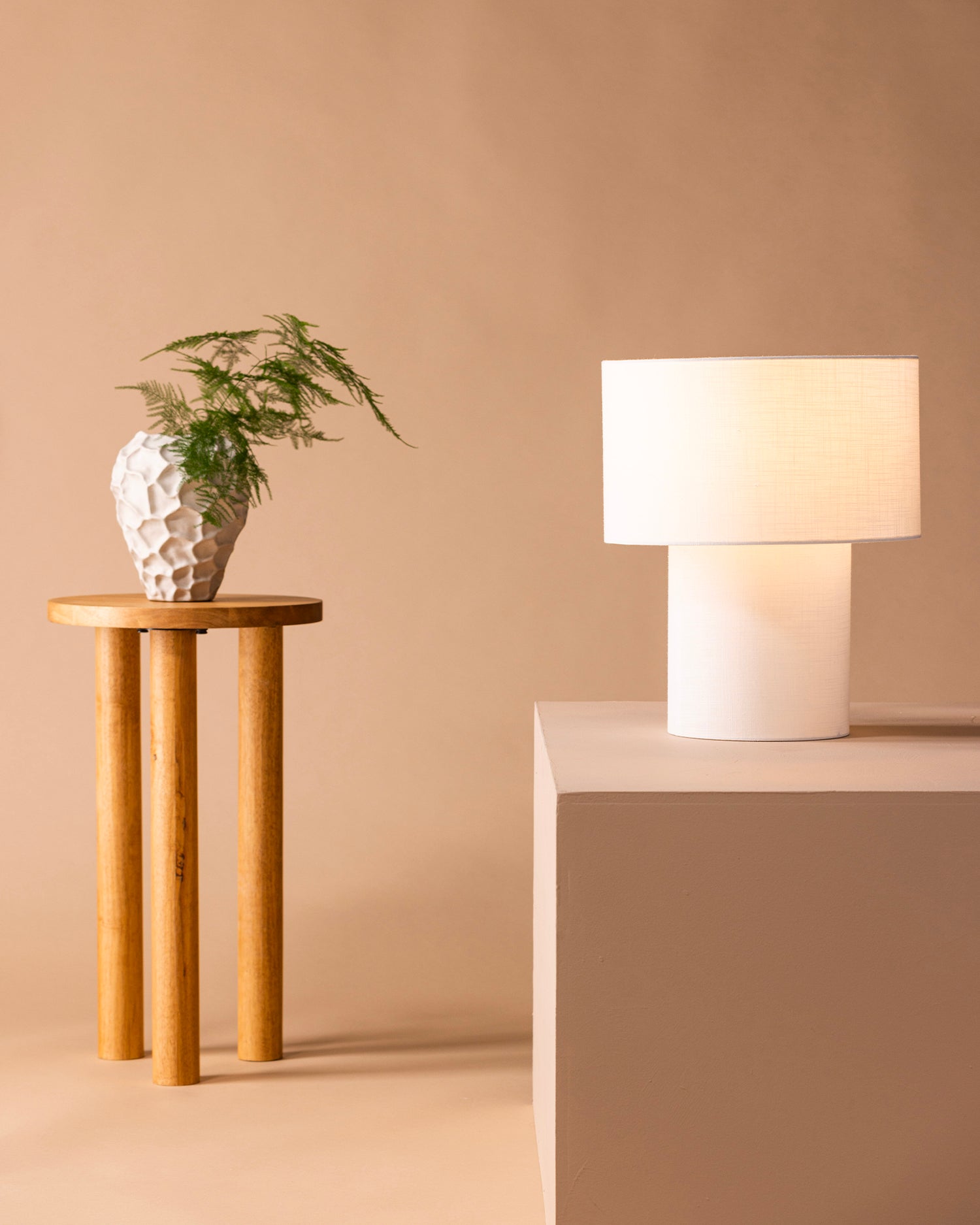 Lampada da tavolo in lino Globia